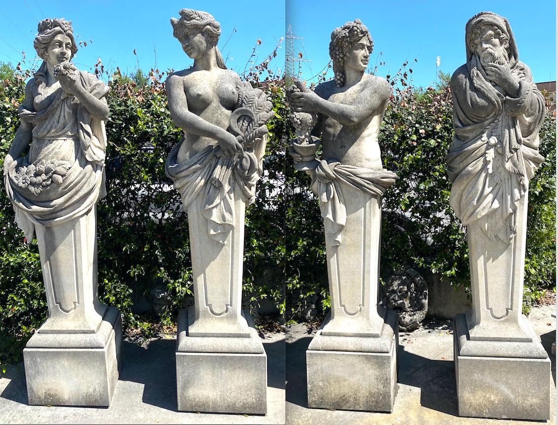 Extraordinaire ensemble de quatre saisons  Sculptures - Figures italiennes en term de pierre