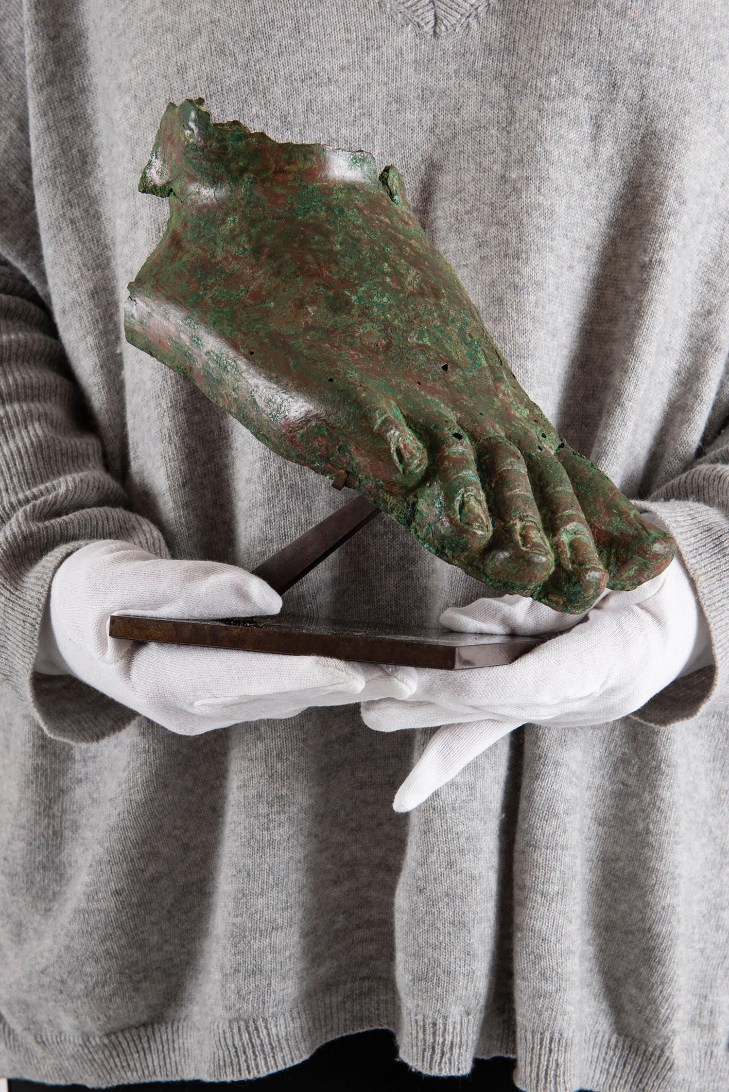   Fragment de pied droit, Période romaine, IIIe siècle ADS, sculpture, Antiquités en vente 1