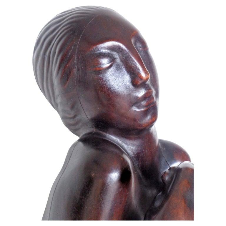 Französische Art-Déco-Skulptur einer nackten Frau aus Nussbaumholz, um 1920 (Braun), Nude Sculpture, von Unknown