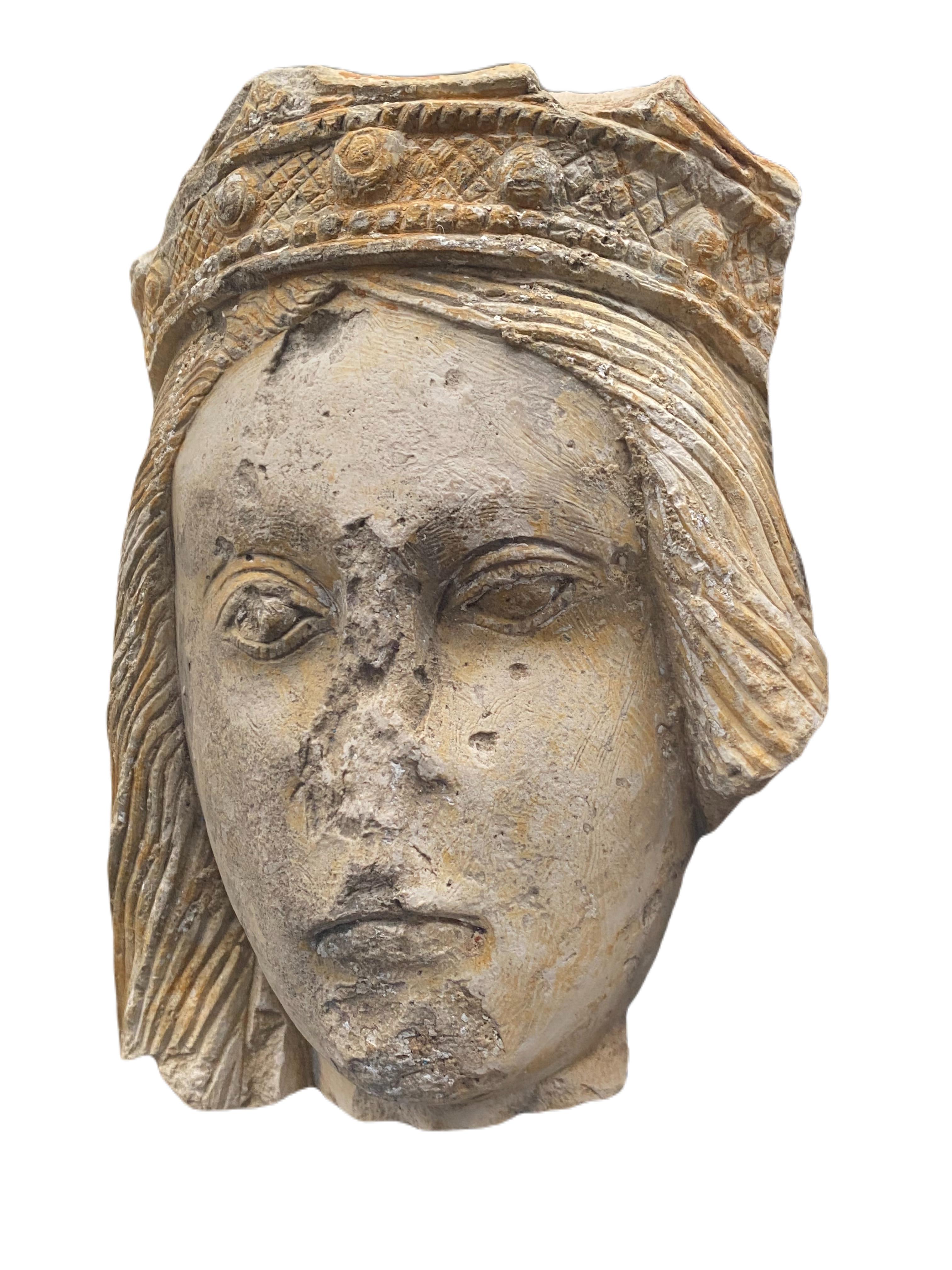 French crowned gothic queen's head. Champagne. - Sculpture by Unknown