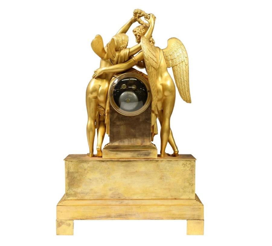 Omolu French Empire Style Bronze dore figurale Regaluhr, 19. Jh., 