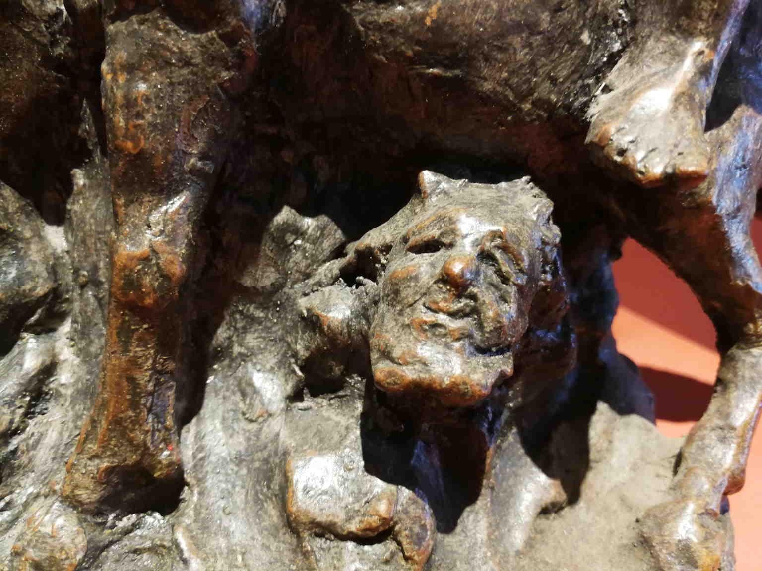 Französische mythologische Kiss-Terrakotta-Statue aus dem 19. Jahrhundert  im Angebot 5