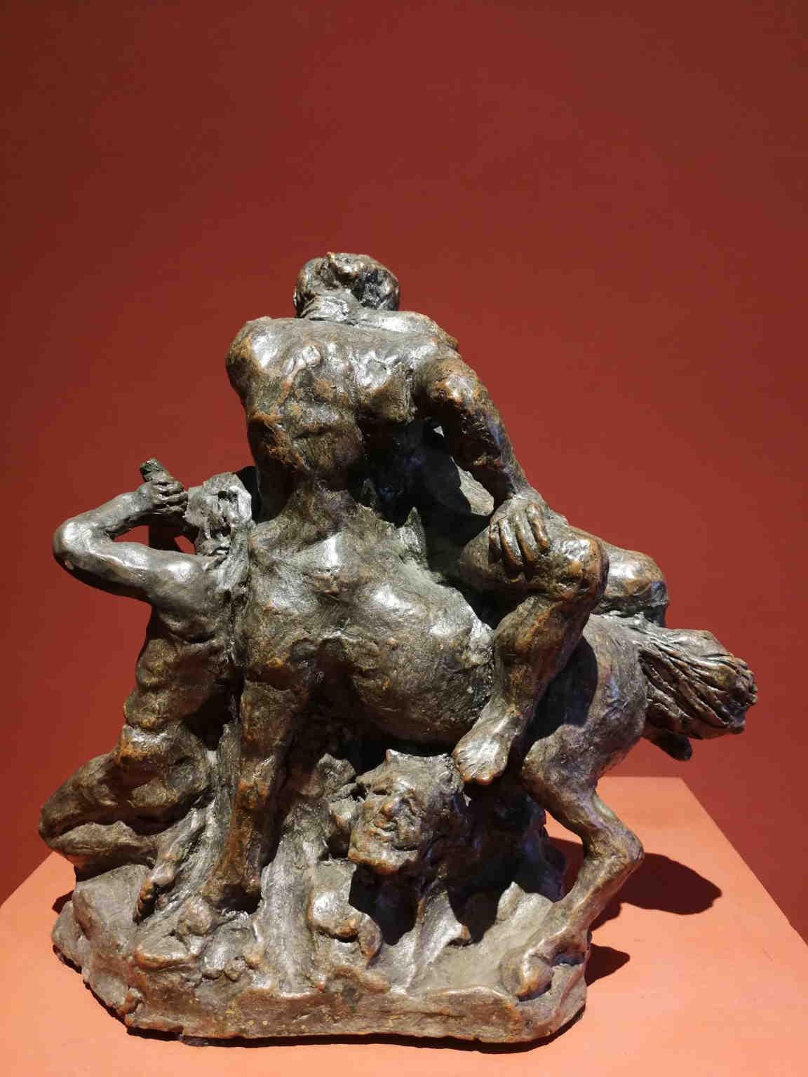 Französische mythologische Kiss-Terrakotta-Statue aus dem 19. Jahrhundert  im Angebot 4