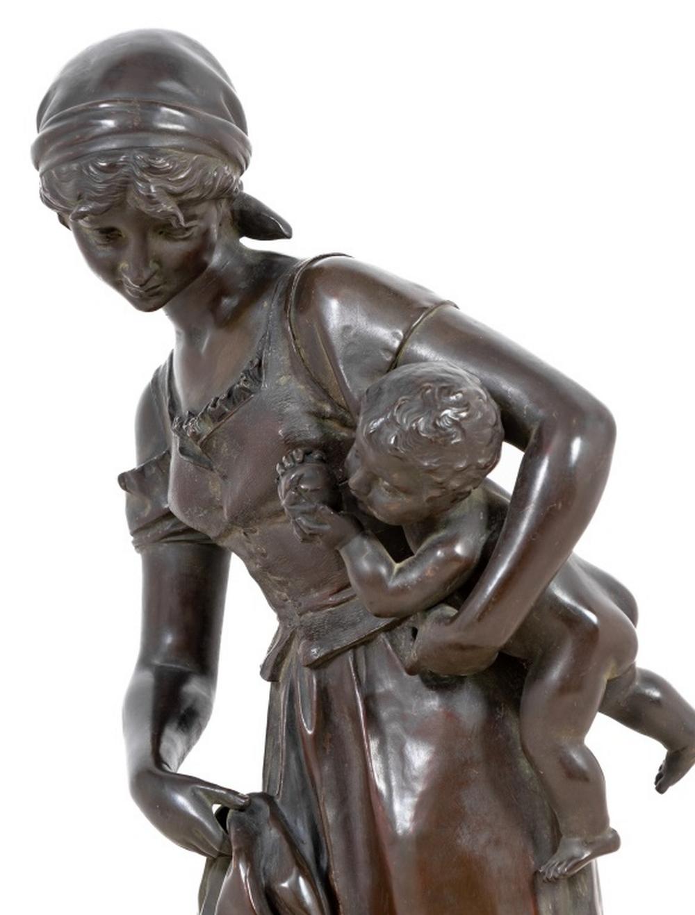 Sculpture en bronze « Mère et enfant » de l'école française en vente 1