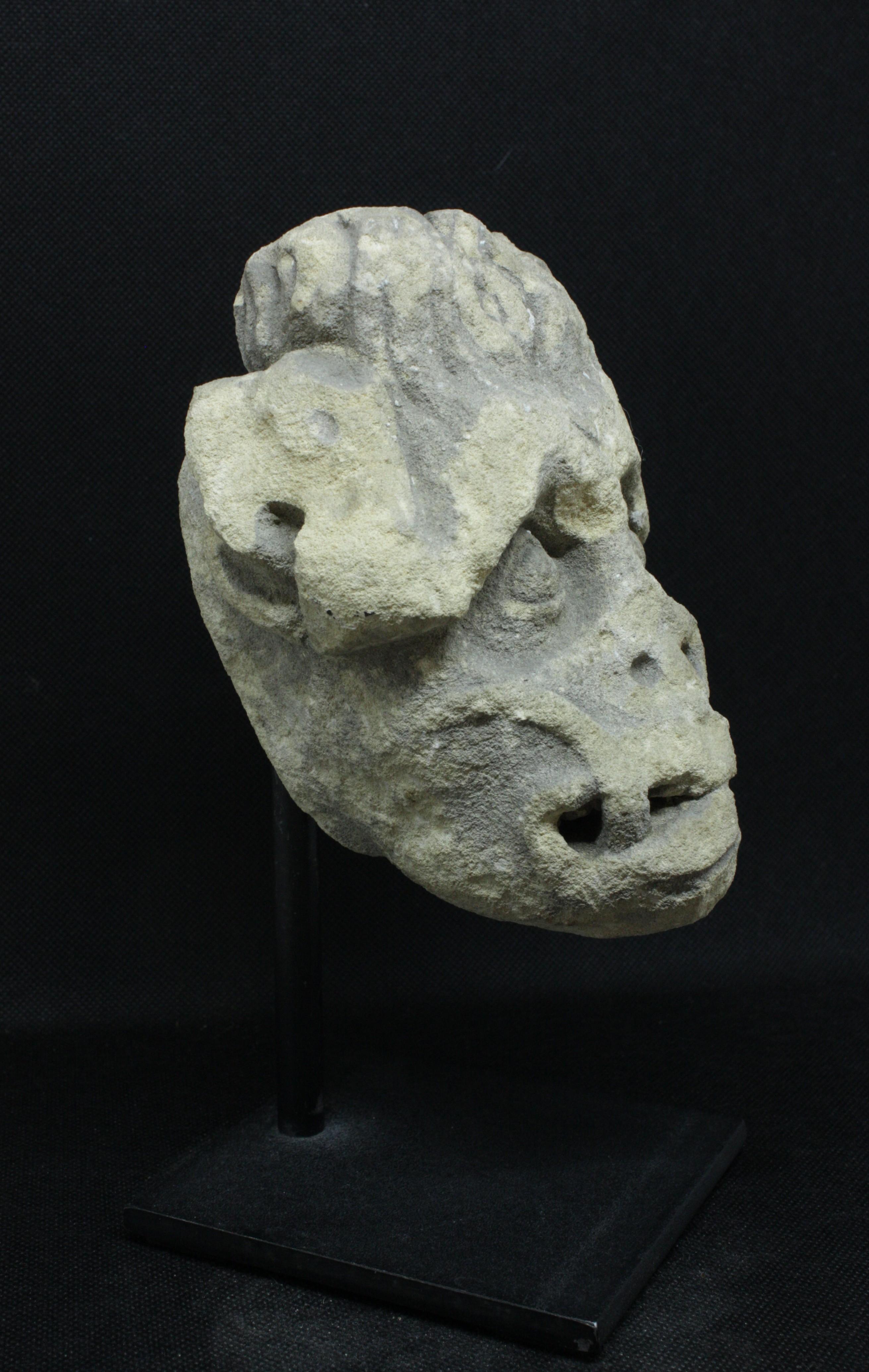 Gargouille gotica del XIV secolo in pietra calcarea - Sculpture di Unknown