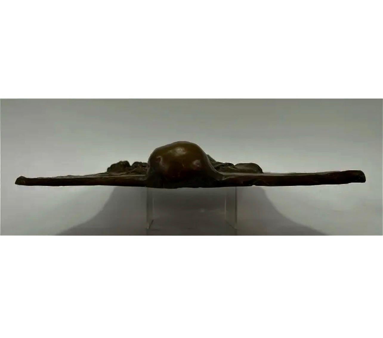 El mejor amigo del hombre
C. I. M. Junghans
1985

Está hecho en estilo expresionista alemán. Es bronce sobre algún tipo de relleno. Representa a un caballero y a su perro, un Cocker Spaniel o Collie. Está finamente fundida. Firmada y fechada en la