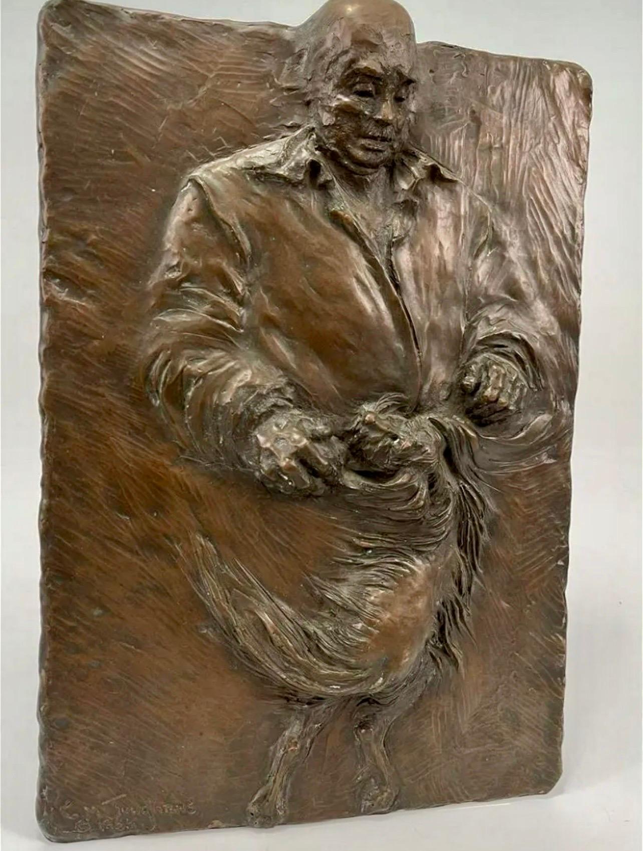 Figurative Sculpture de Unknown - Placa Expresionista Alemana en Bronce en Relieve El Mejor Amigo de los Hombres, un Hombre y su Perro