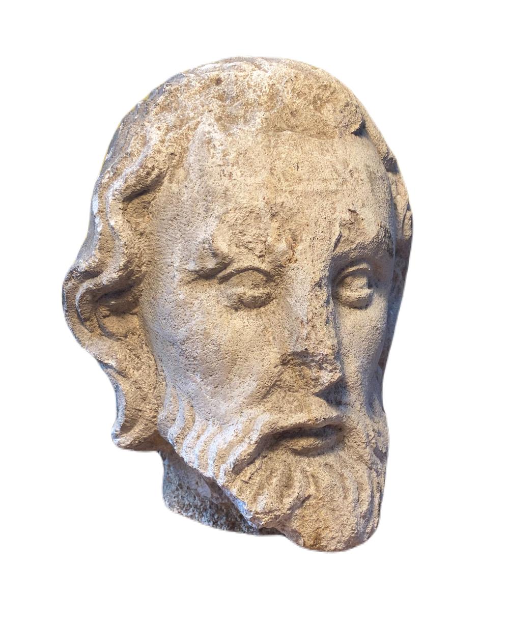 Unknown Figurative Sculpture – Gotik-Kopf eines Apostels – 13. Jahrhundert