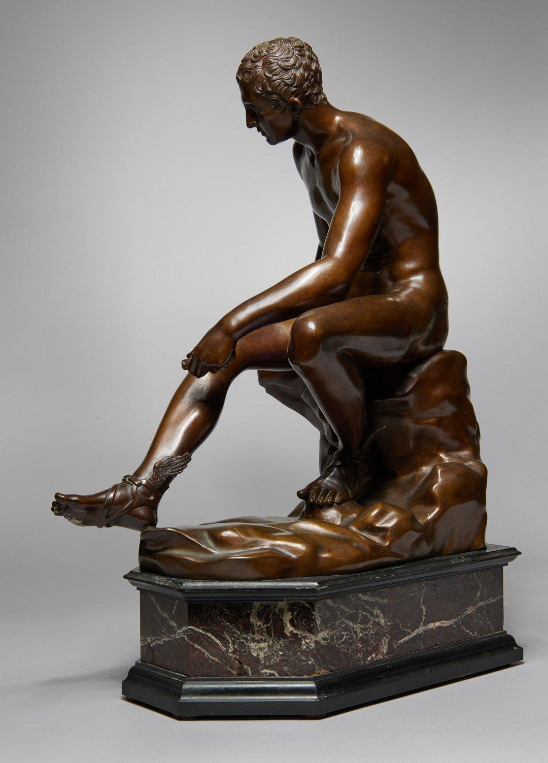Grand Tour Figure en bronze d'Hermès assis, début du 19e siècle D'après l'Antiquité - Or Figurative Sculpture par Unknown