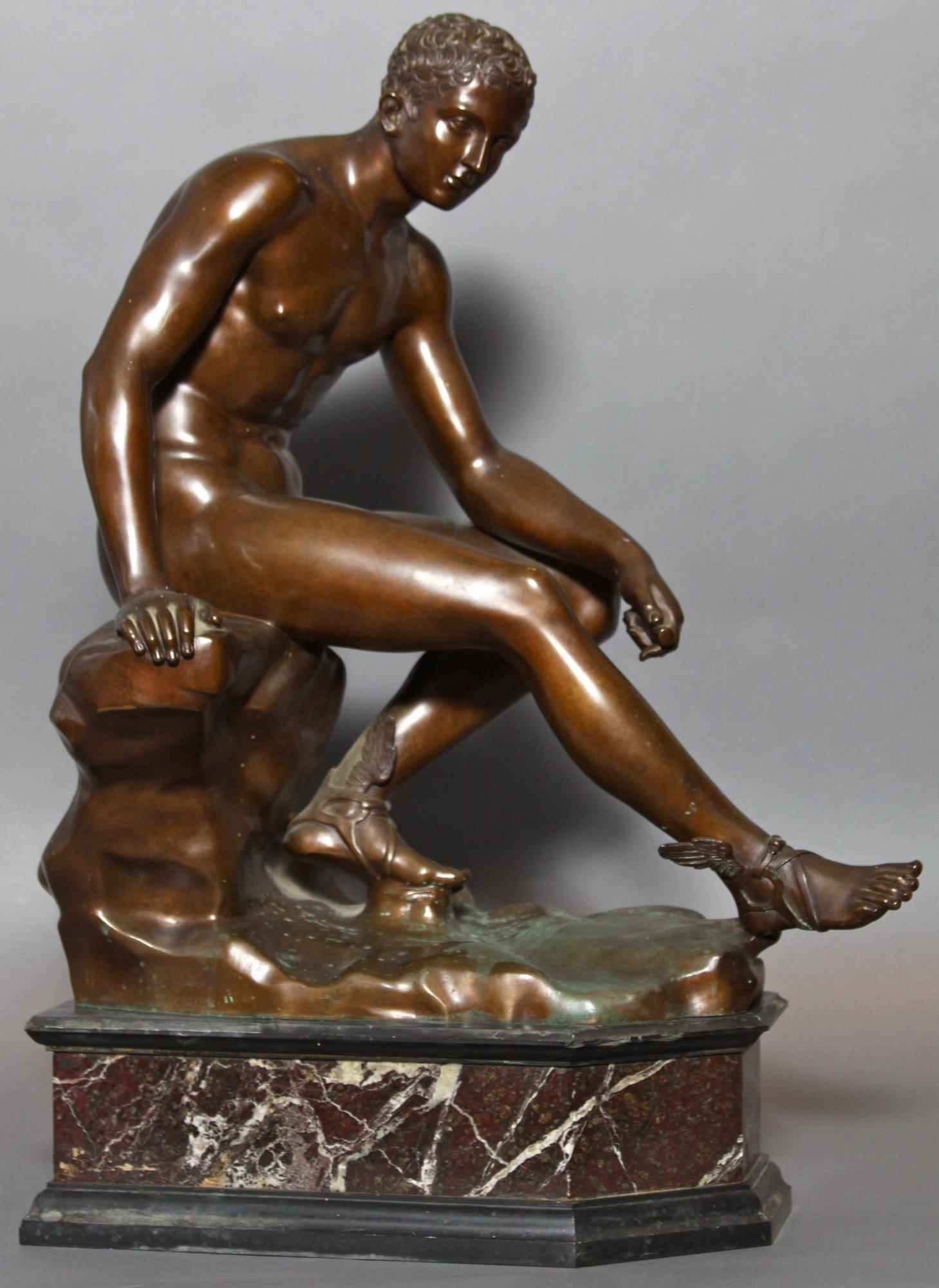 Grand Tour Figure en bronze d'Hermès assis, début du 19e siècle D'après l'Antiquité en vente 2