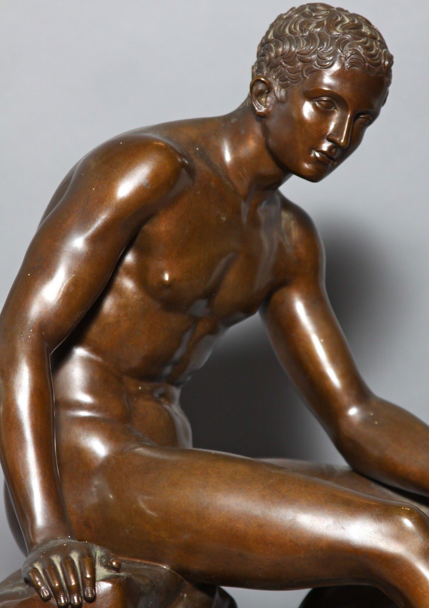 Grand Tour Figure en bronze d'Hermès assis, début du 19e siècle D'après l'Antiquité en vente 3