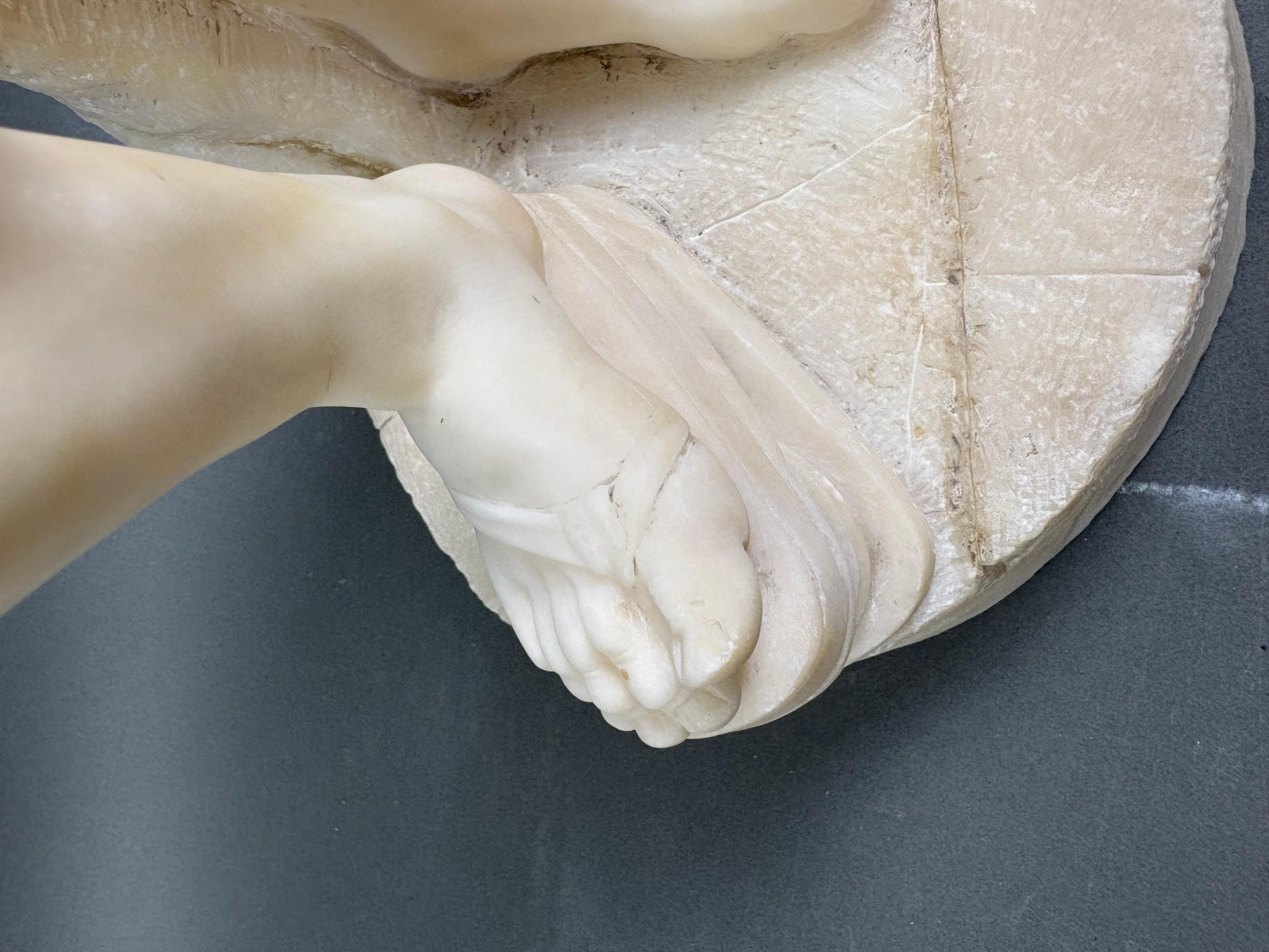 Grande Scultura in Alabastro  Satiro con Cimbali  Bottega Volterrana XIX secolo in vendita 7