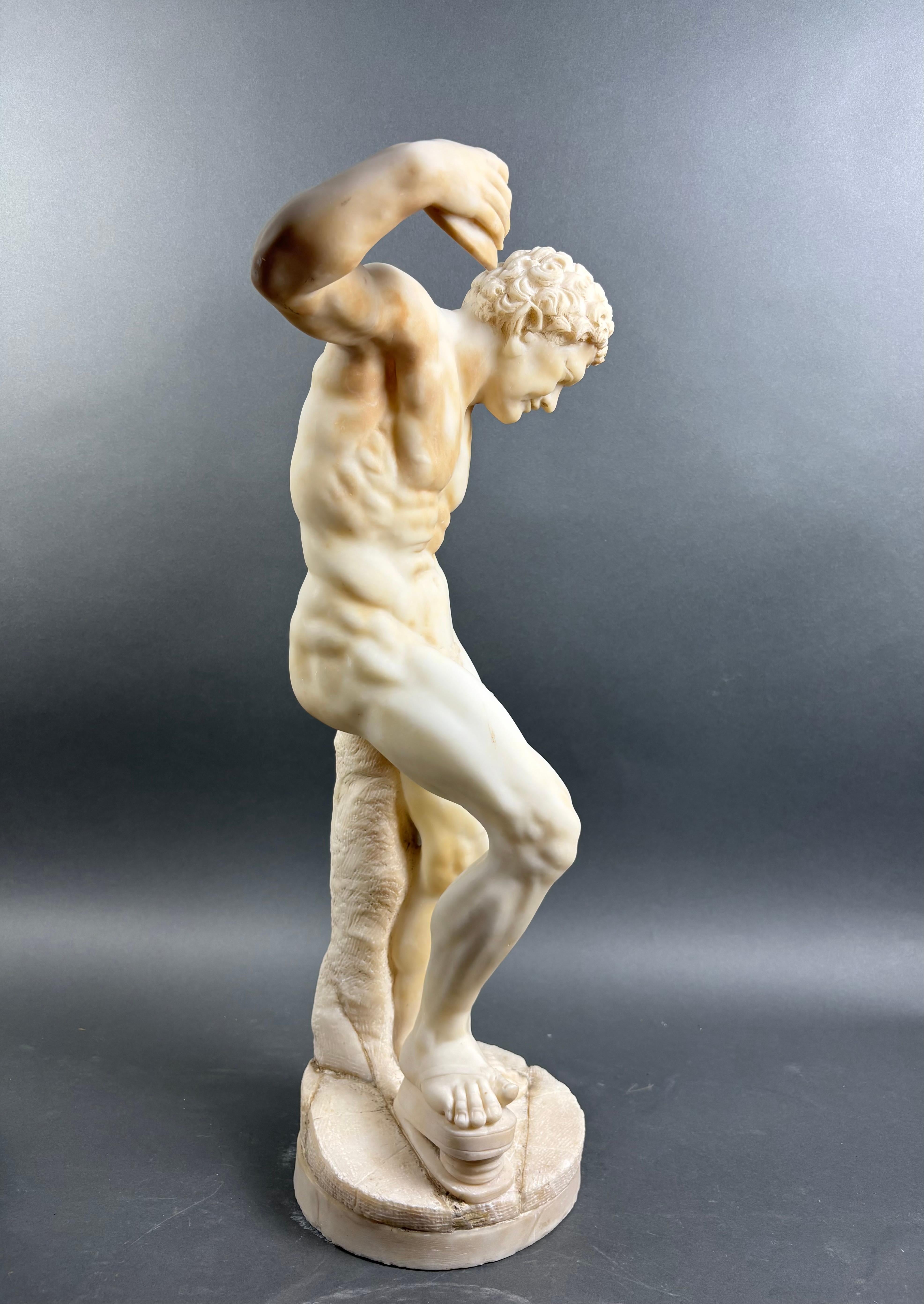 Grande Scultura in Alabastro  Satiro con Cimbali  Bottega Volterrana XIX secolo - Figurative Sculpture Gray di Unknown
