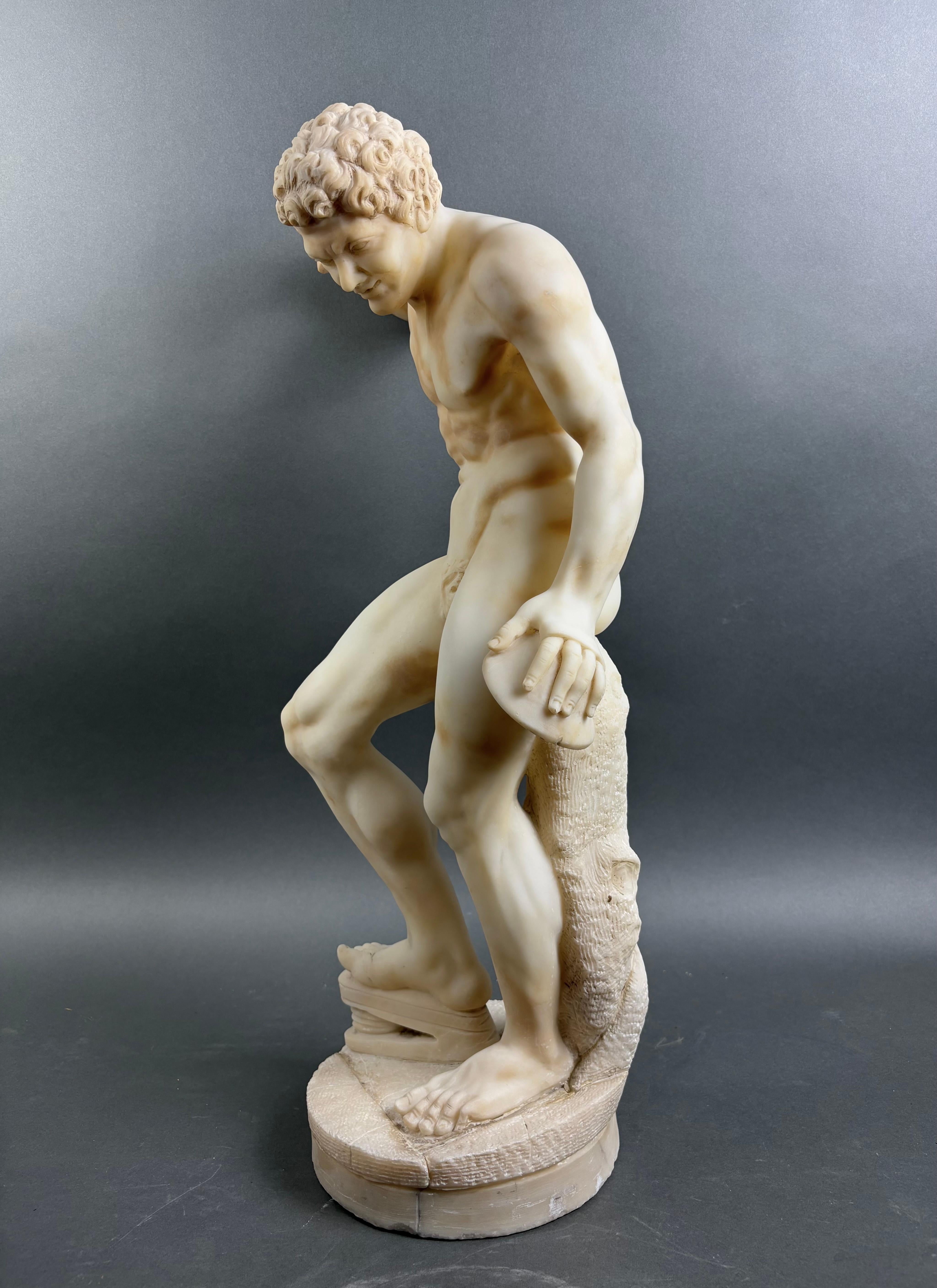 Grande Scultura in Alabastro  Satiro con Cimbali  Bottega Volterrana XIX secolo in vendita 1