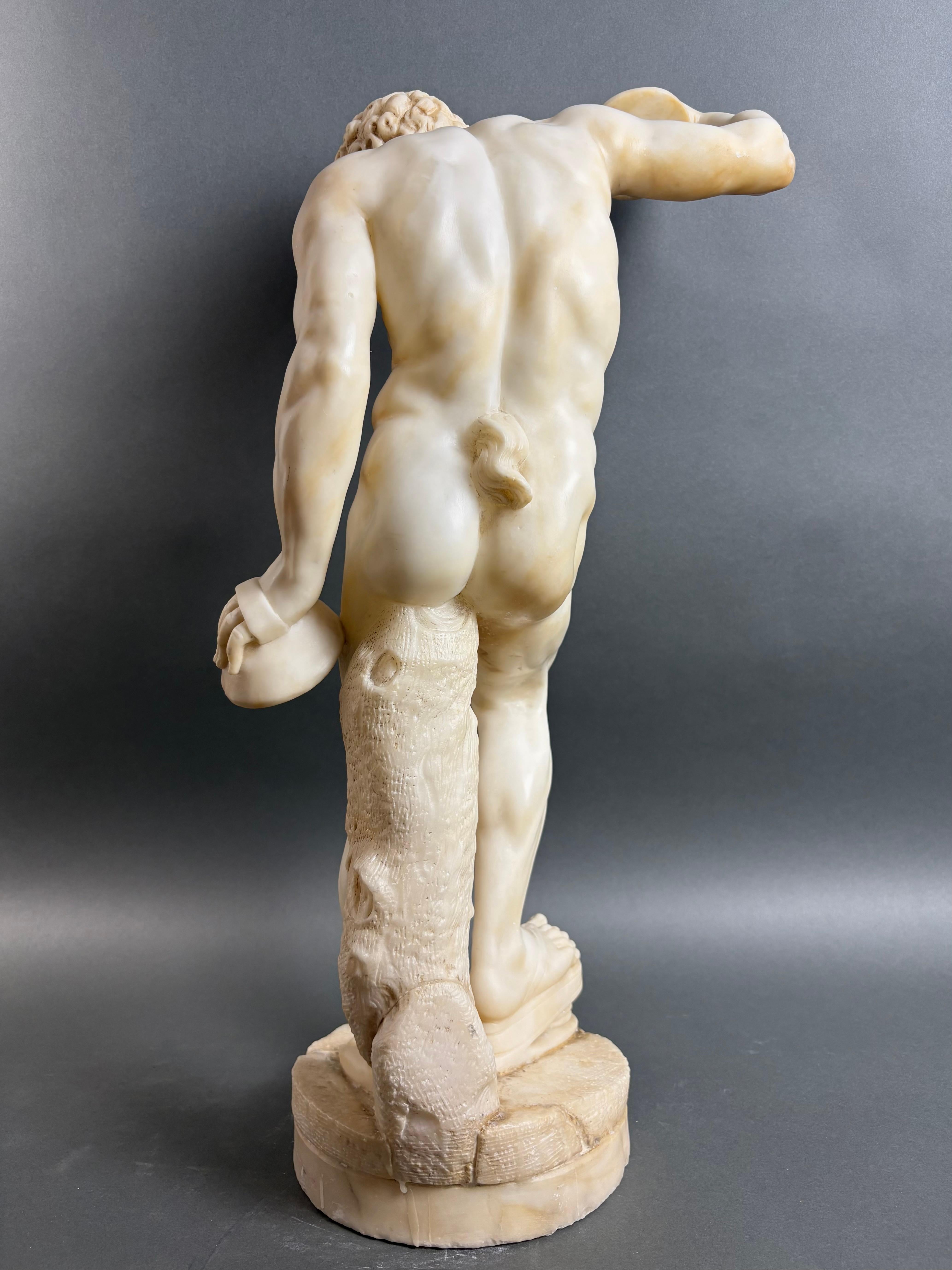 Grande Scultura in Alabastro  Satiro con Cimbali  Bottega Volterrana XIX secolo in vendita 1