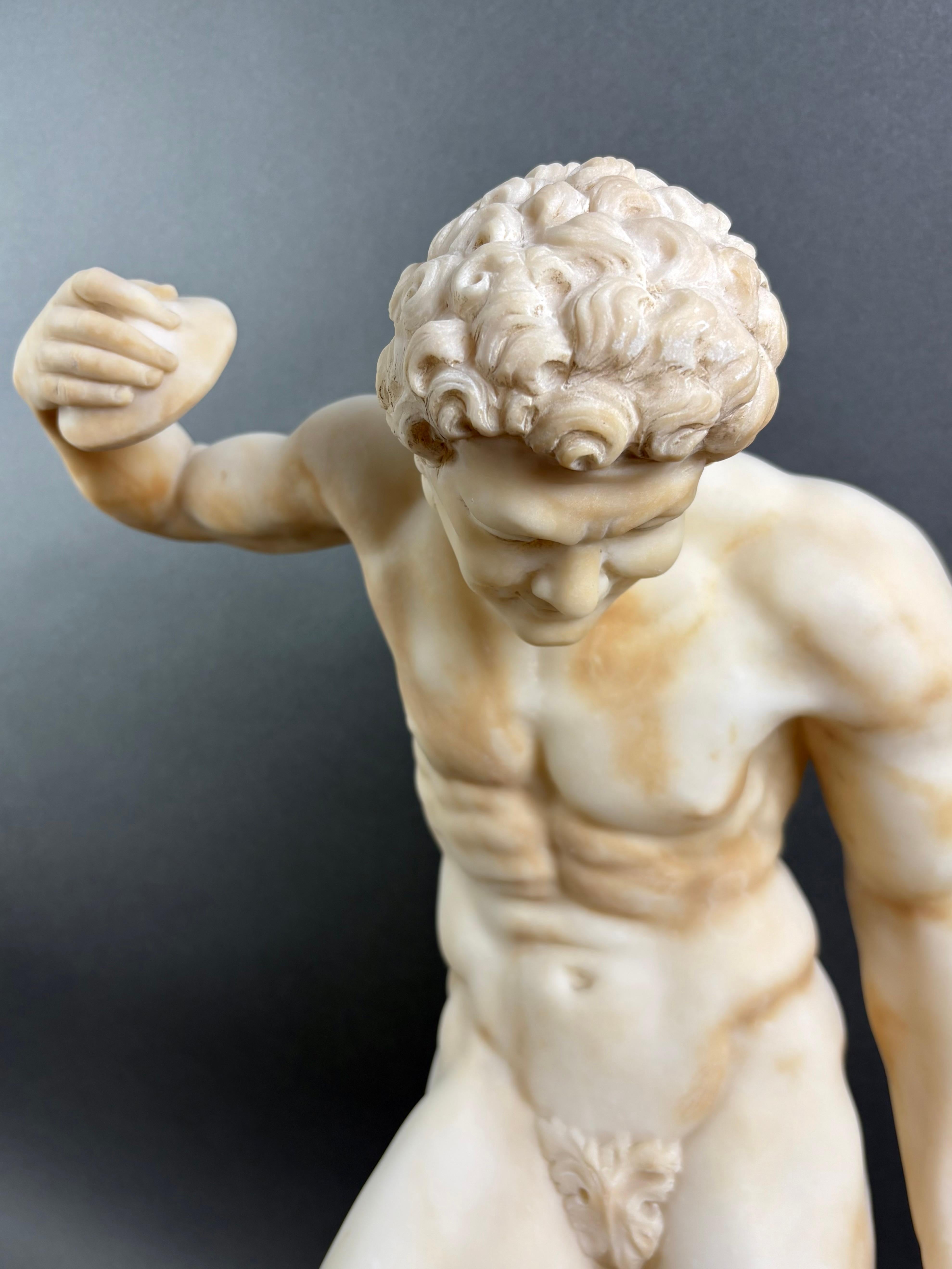 Grande Scultura in Alabastro  Satiro con Cimbali  Bottega Volterrana XIX secolo in vendita 2