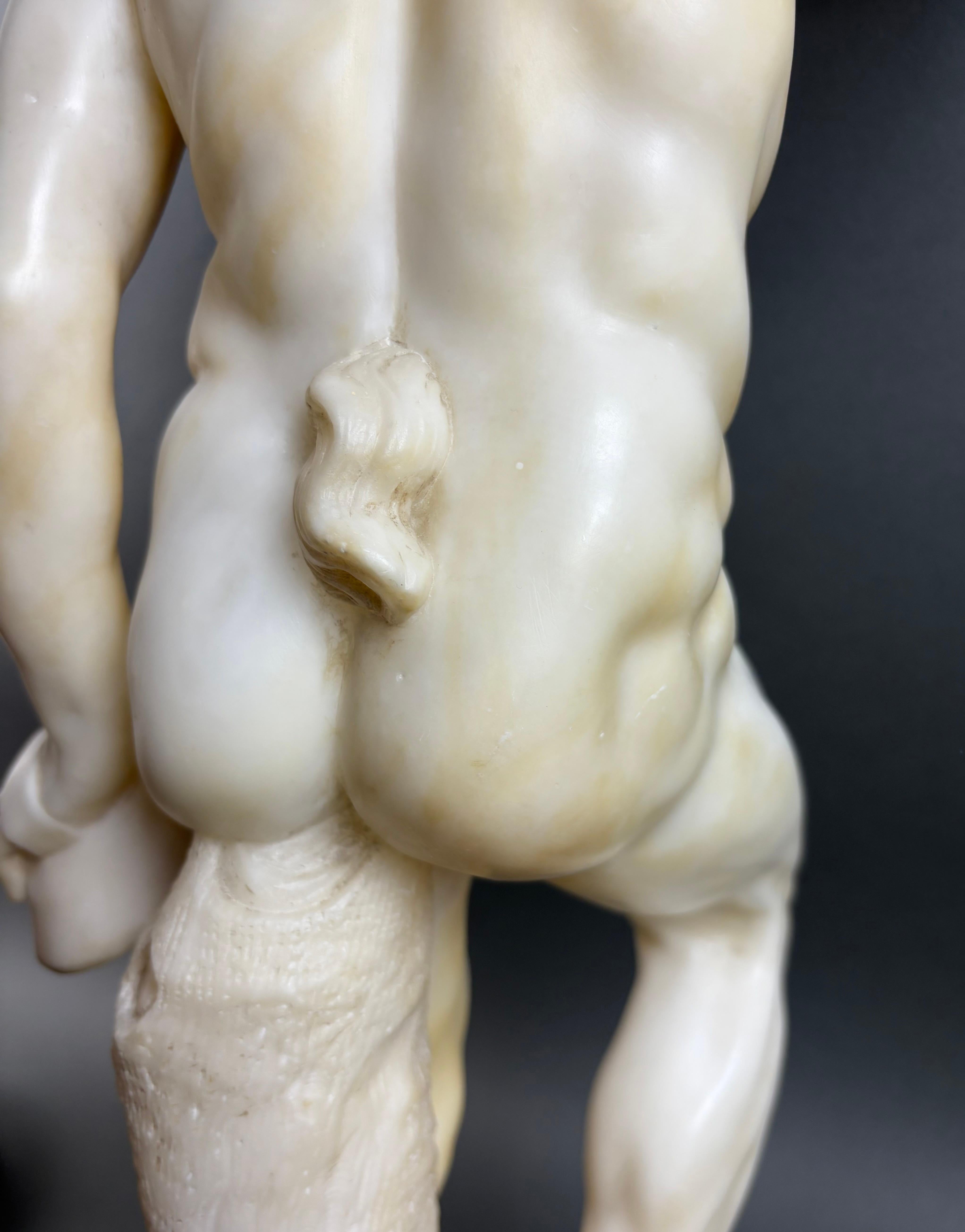 Grande Scultura in Alabastro  Satiro con Cimbali  Bottega Volterrana XIX secolo in vendita 2