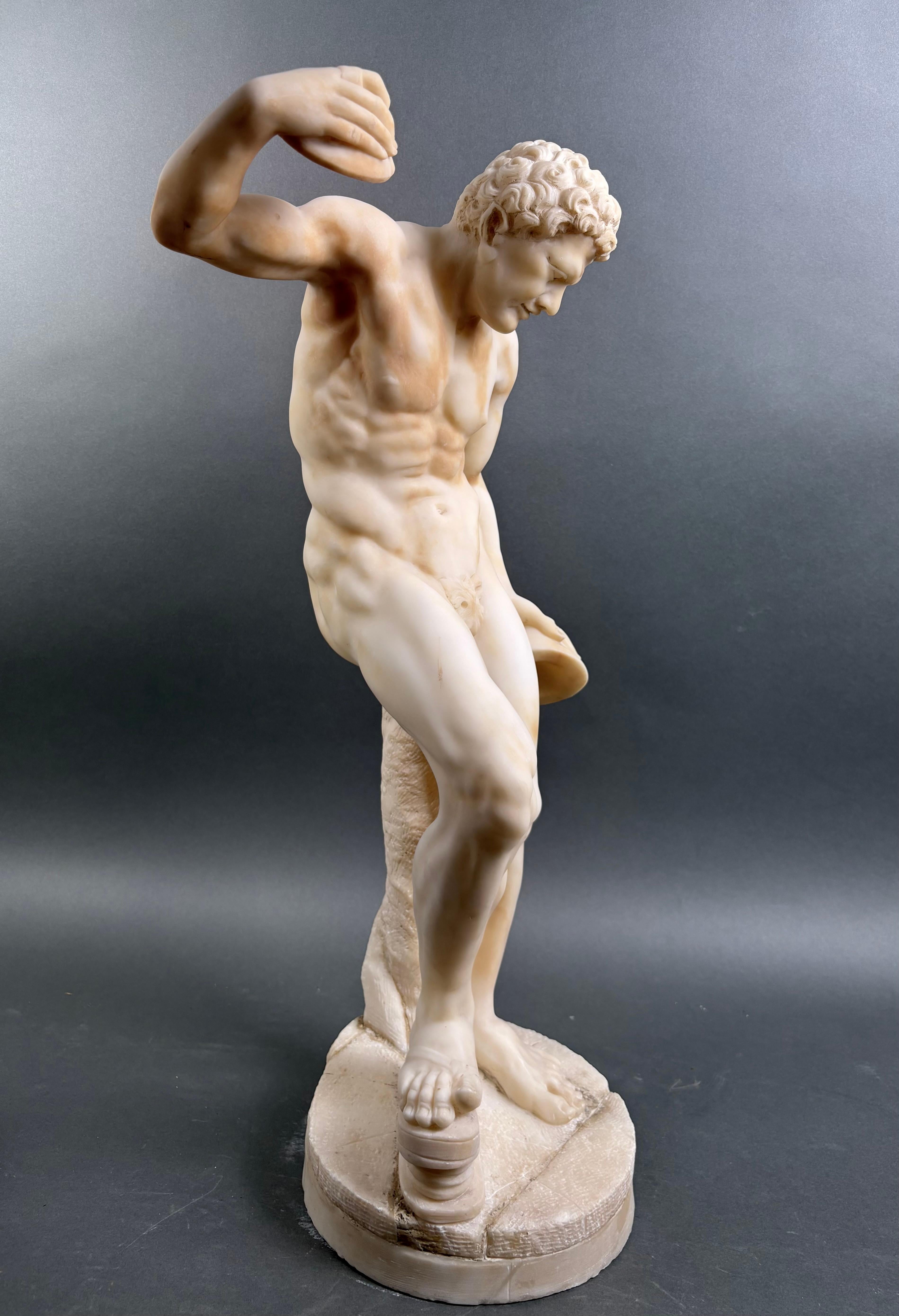 Grande Scultura in Alabastro  Satiro con Cimbali  Bottega Volterrana XIX secolo in vendita 3
