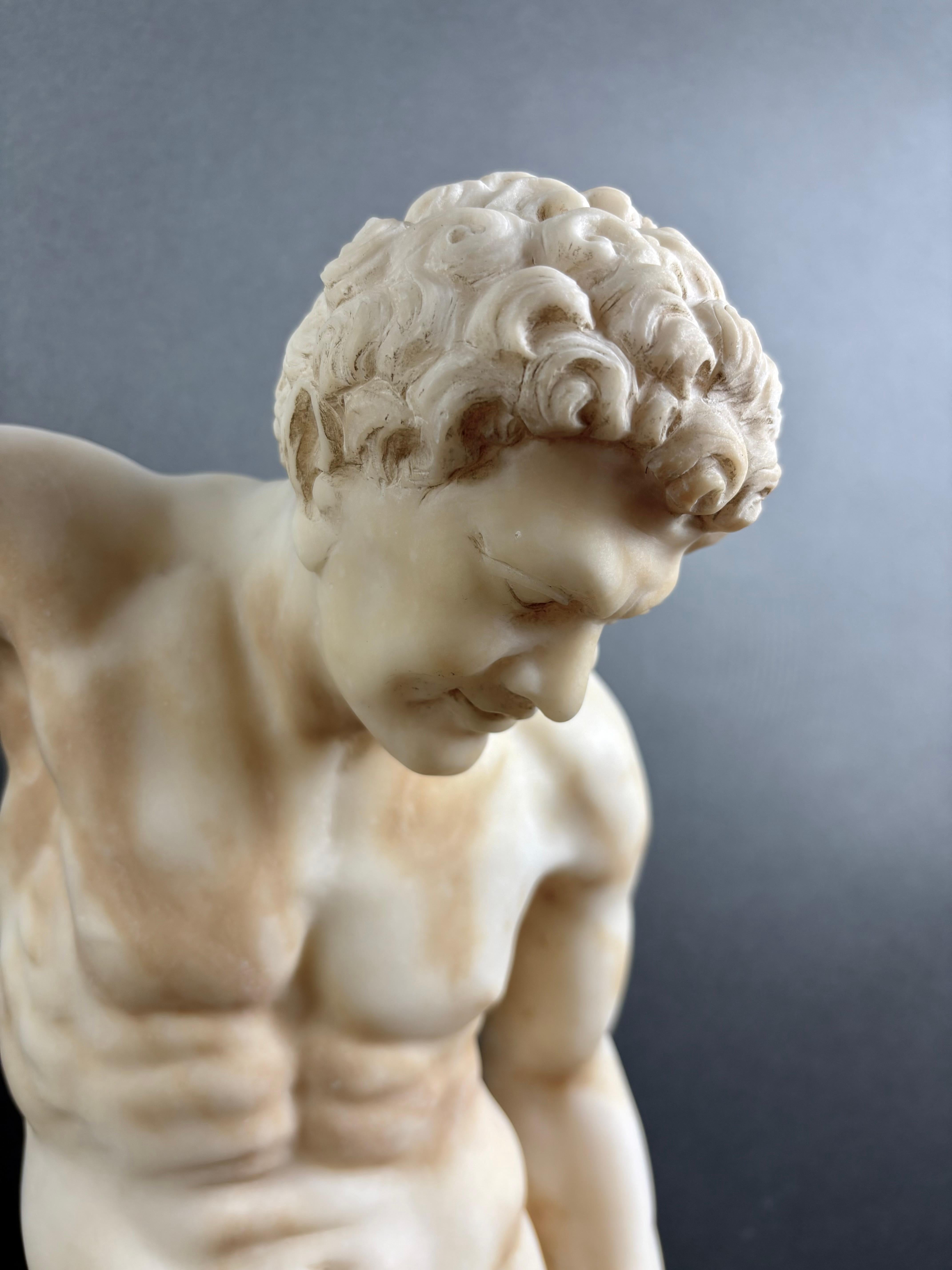 Grande Scultura in Alabastro  Satiro con Cimbali  Bottega Volterrana XIX secolo in vendita 4