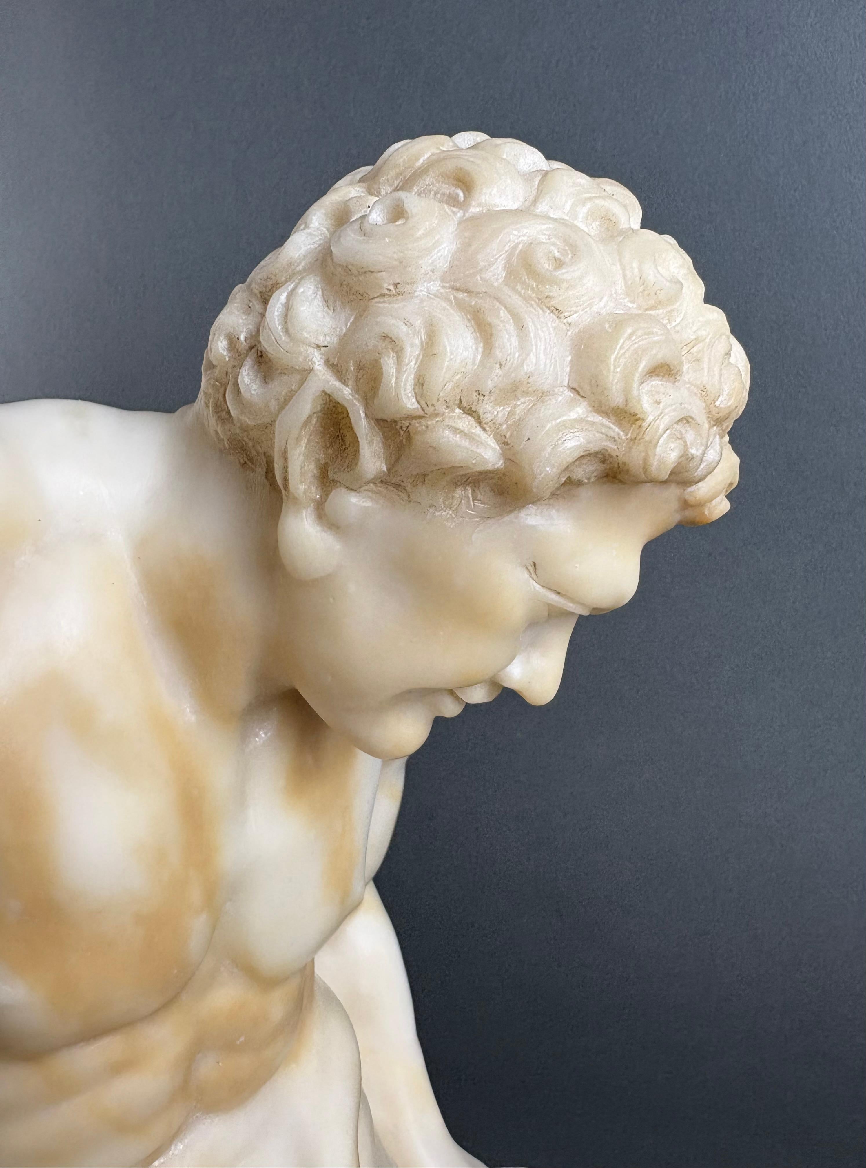 Grande Scultura in Alabastro  Satiro con Cimbali  Bottega Volterrana XIX secolo in vendita 4