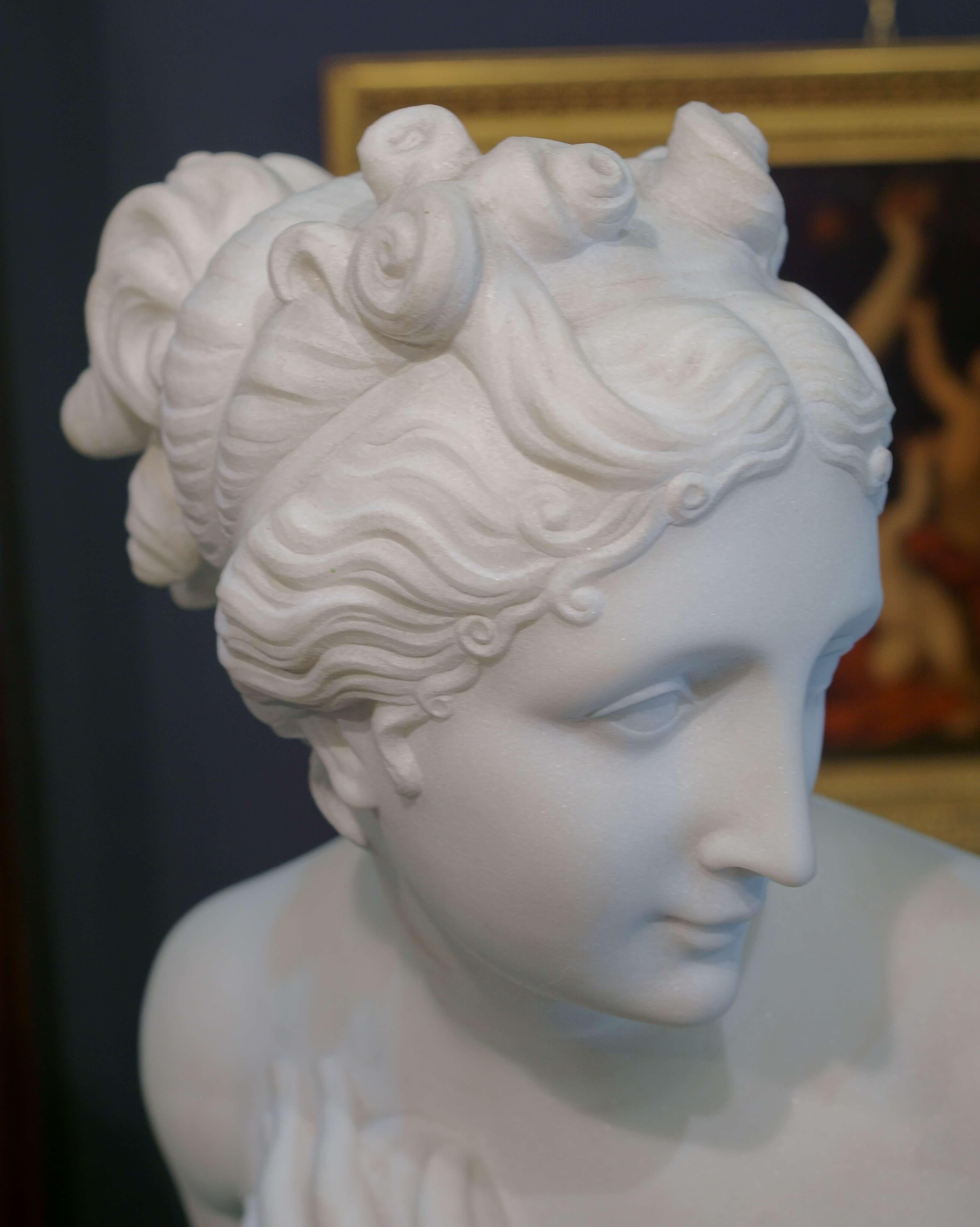Gran escultura neoclásica de mármol blanco Venus Italica mediados del siglo XIX en venta 5