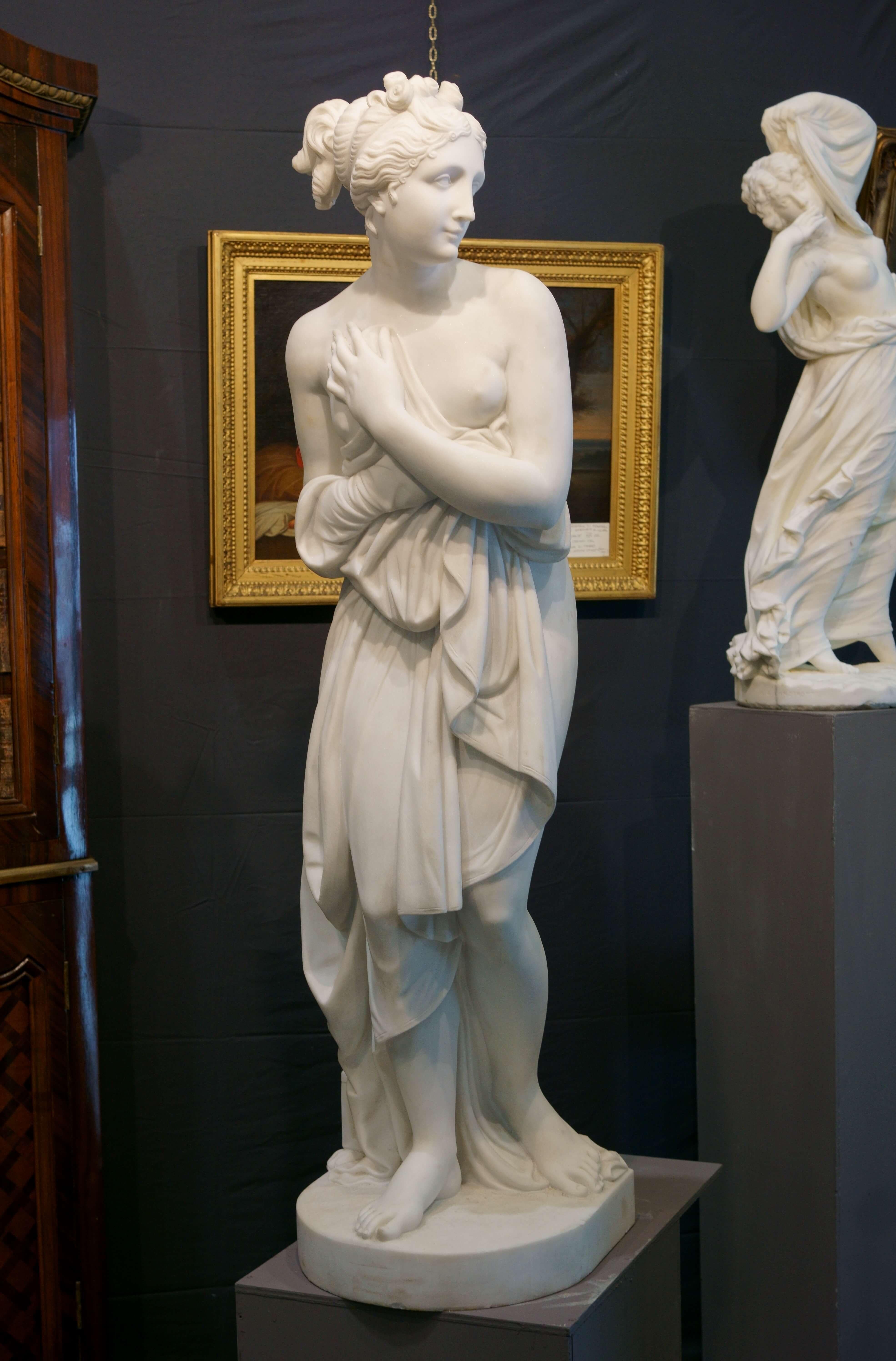Gran escultura neoclásica de mármol blanco Venus Italica mediados del siglo XIX - Sculpture Escuela italiana de Unknown