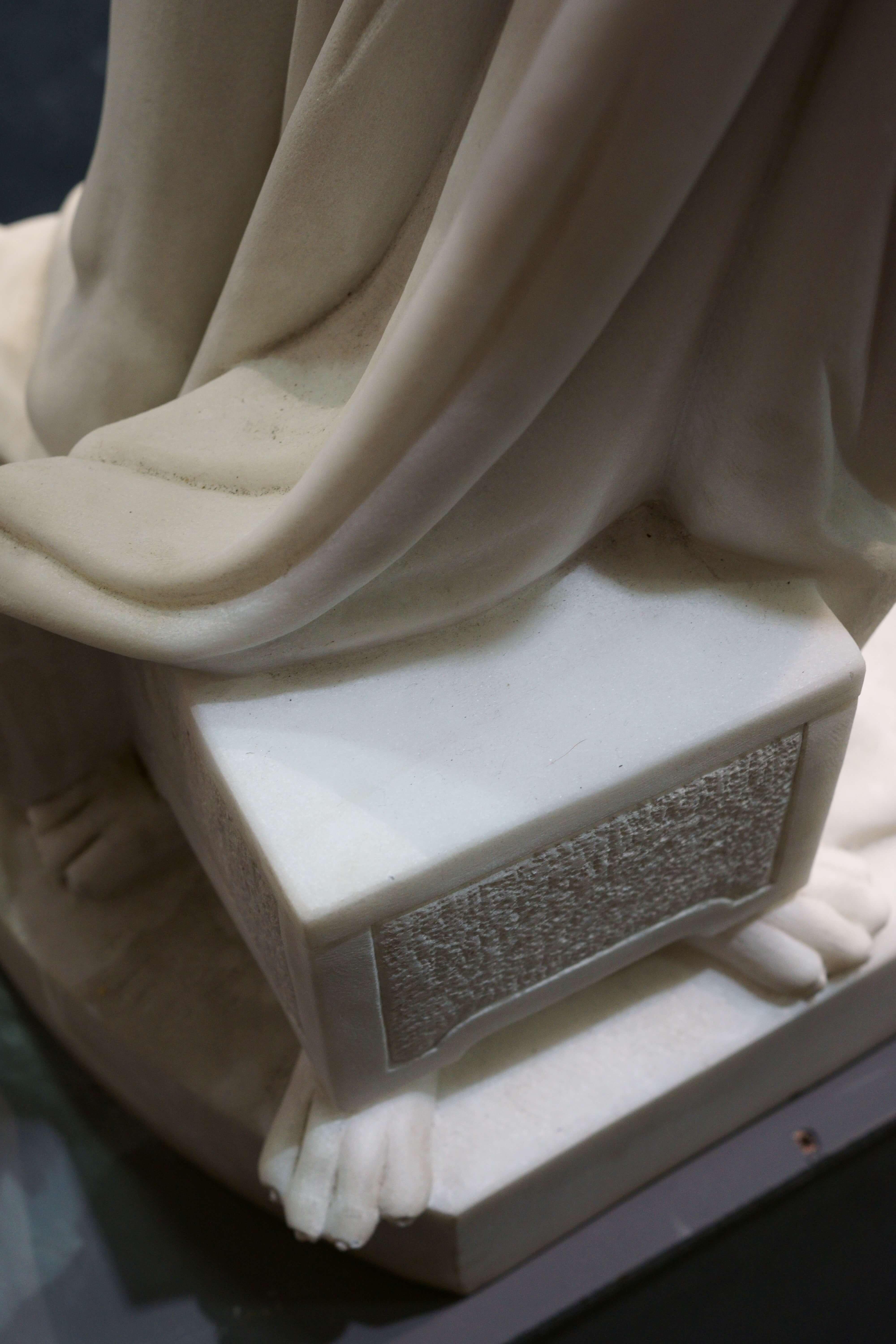 Gran escultura neoclásica de mármol blanco Venus Italica mediados del siglo XIX en venta 3