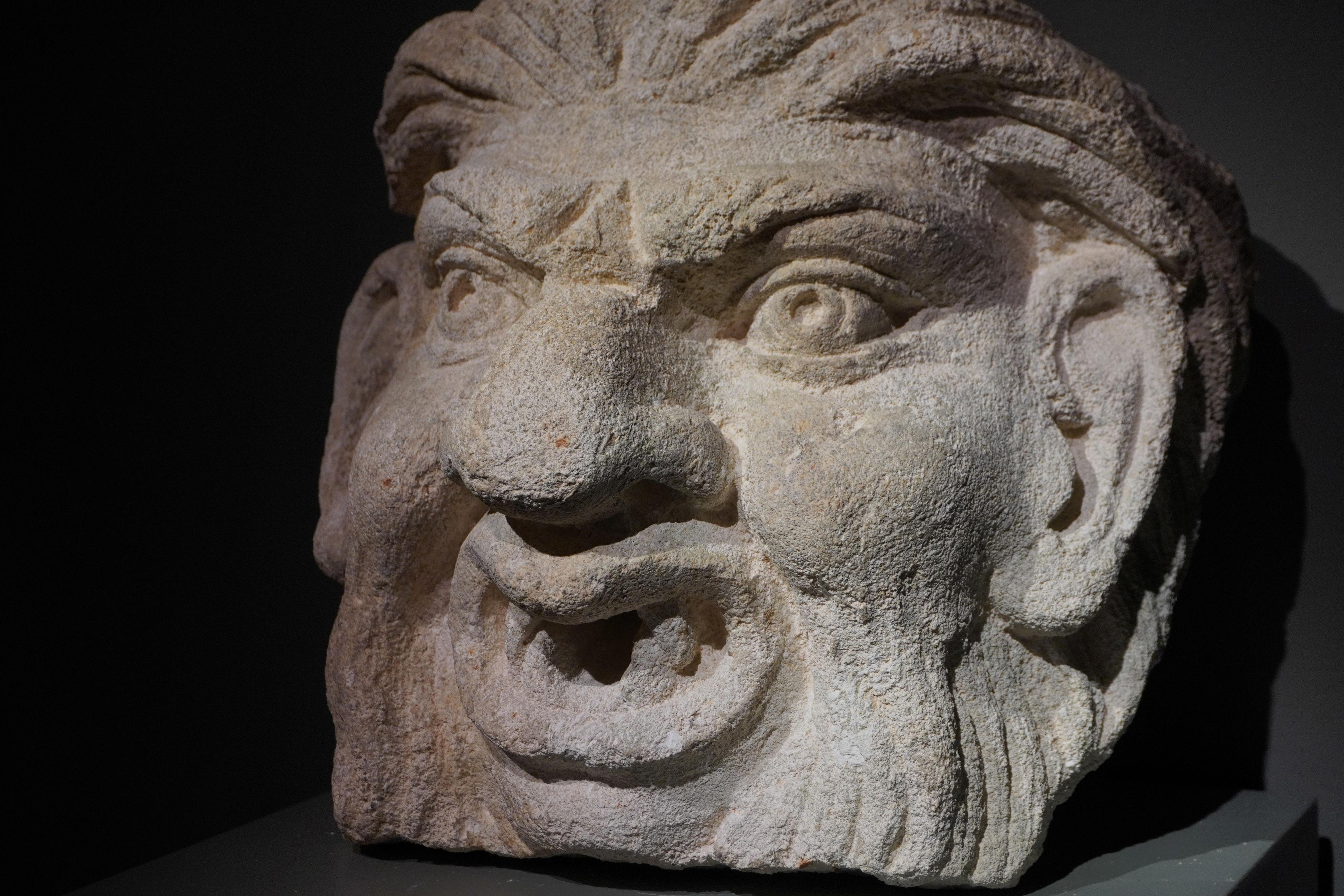 GROTESQUE MASK - Sculpture by Unknown
