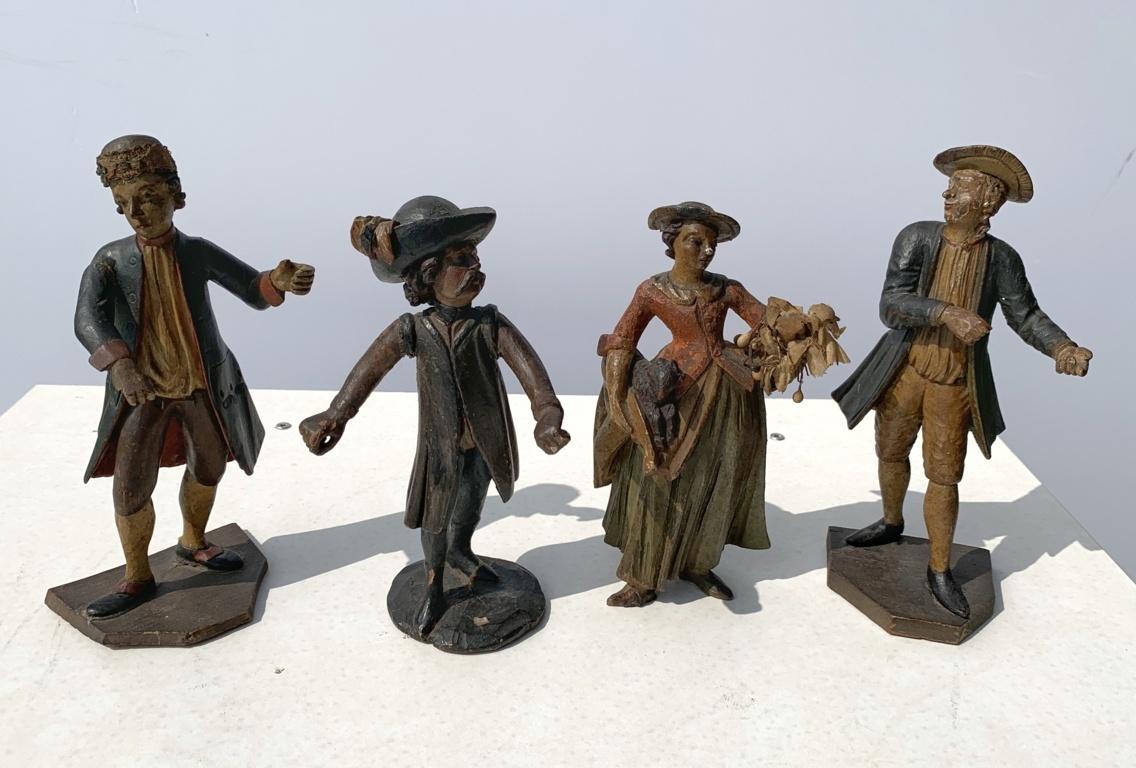 Grupo de cuatro esculturas venecianas de madera del siglo XVIII - Cantante y músicos - Sculpture de Unknown