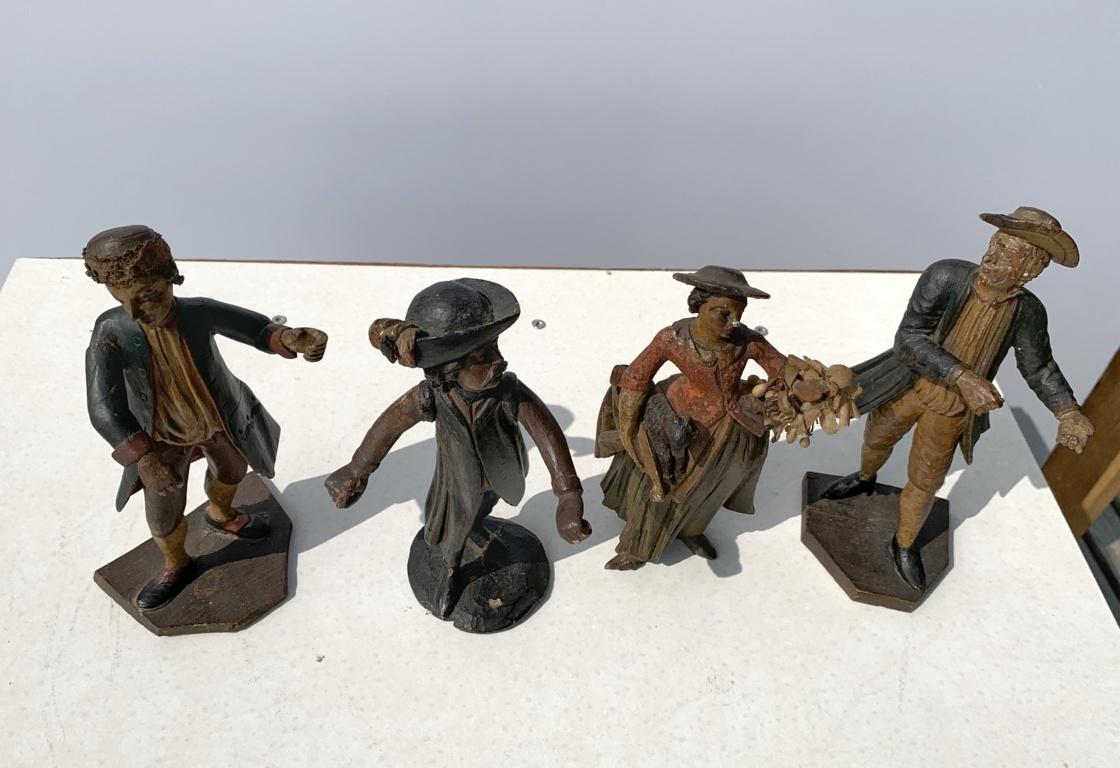 Grupo de cuatro esculturas venecianas de madera del siglo XVIII - Cantante y músicos - Sculpture Rococó de Unknown