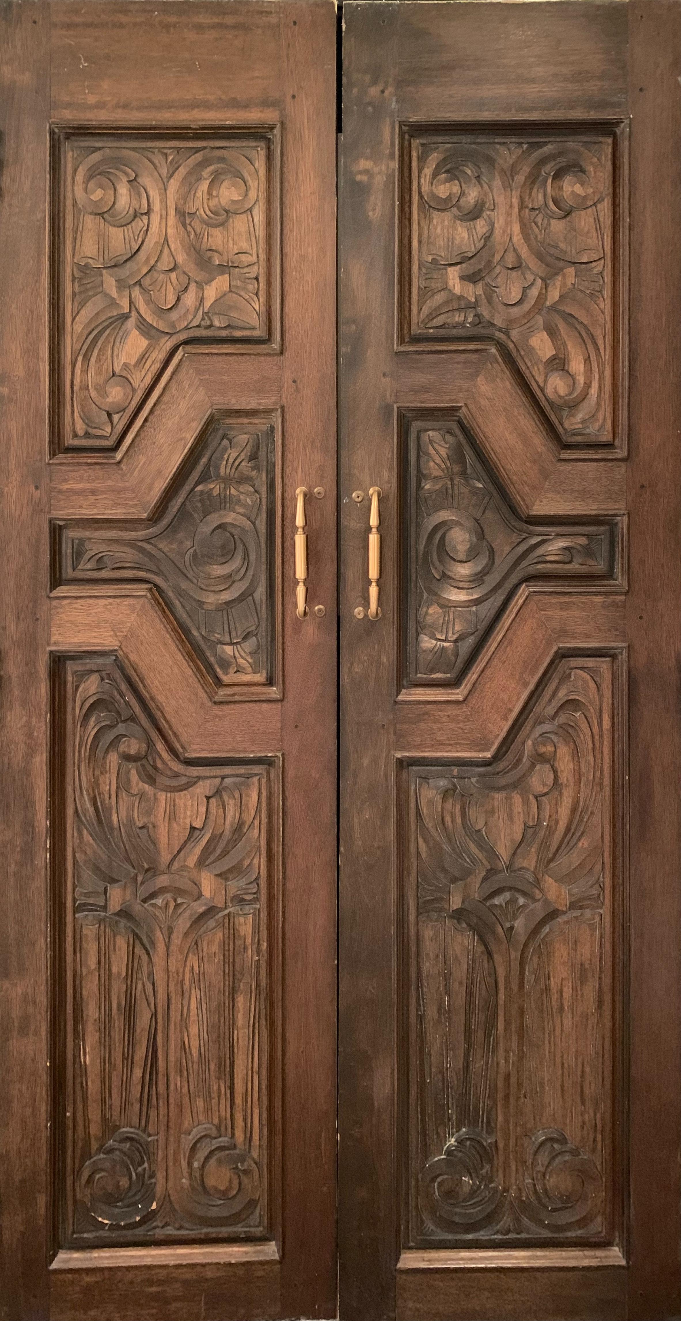 Abstract Sculpture de Unknown - Puertas de madera esculpidas a mano