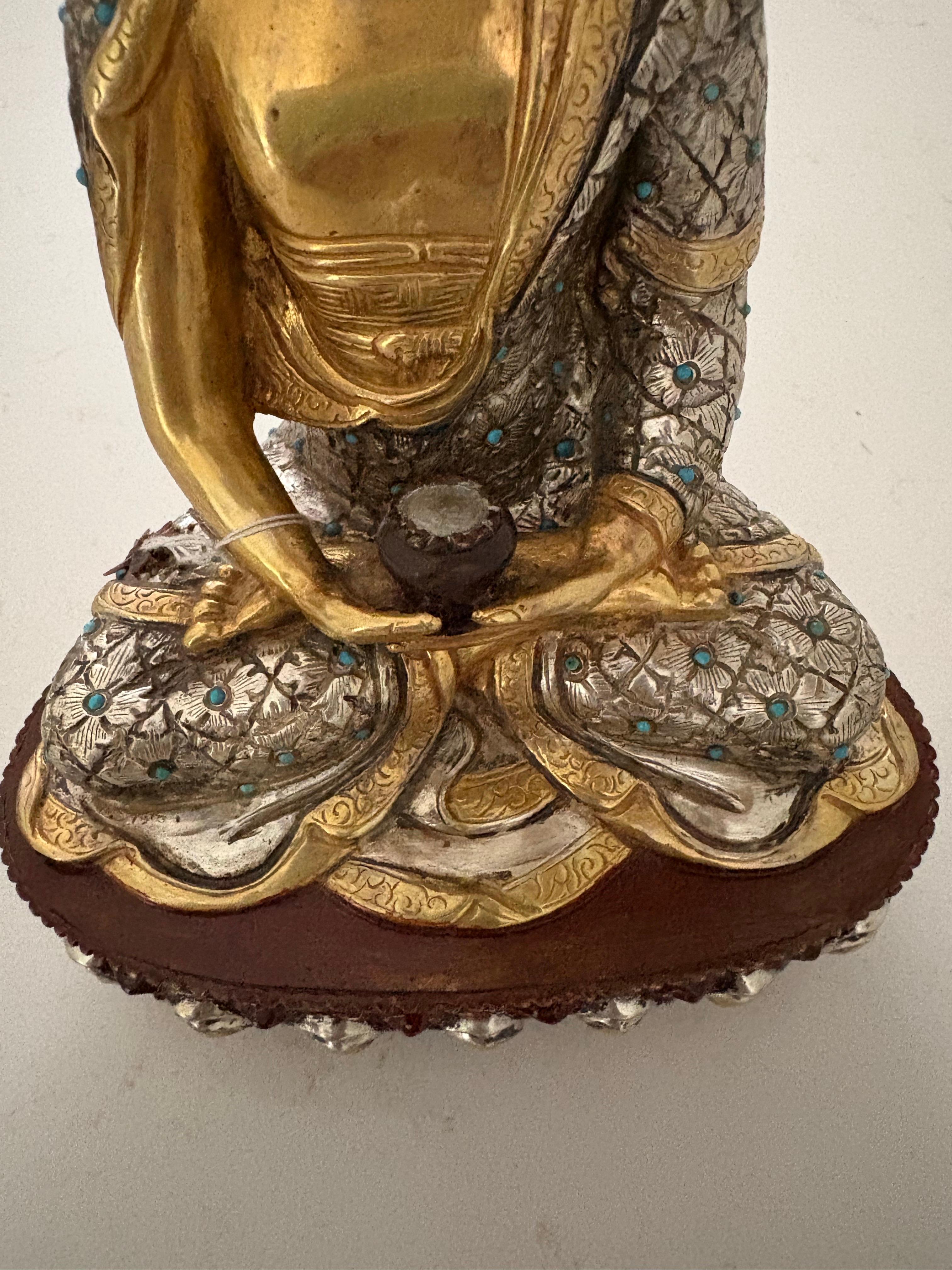 Statue de cinq bouddhas en or et argent fabriquée à la main selon le procédé de la cire perdue en vente 10