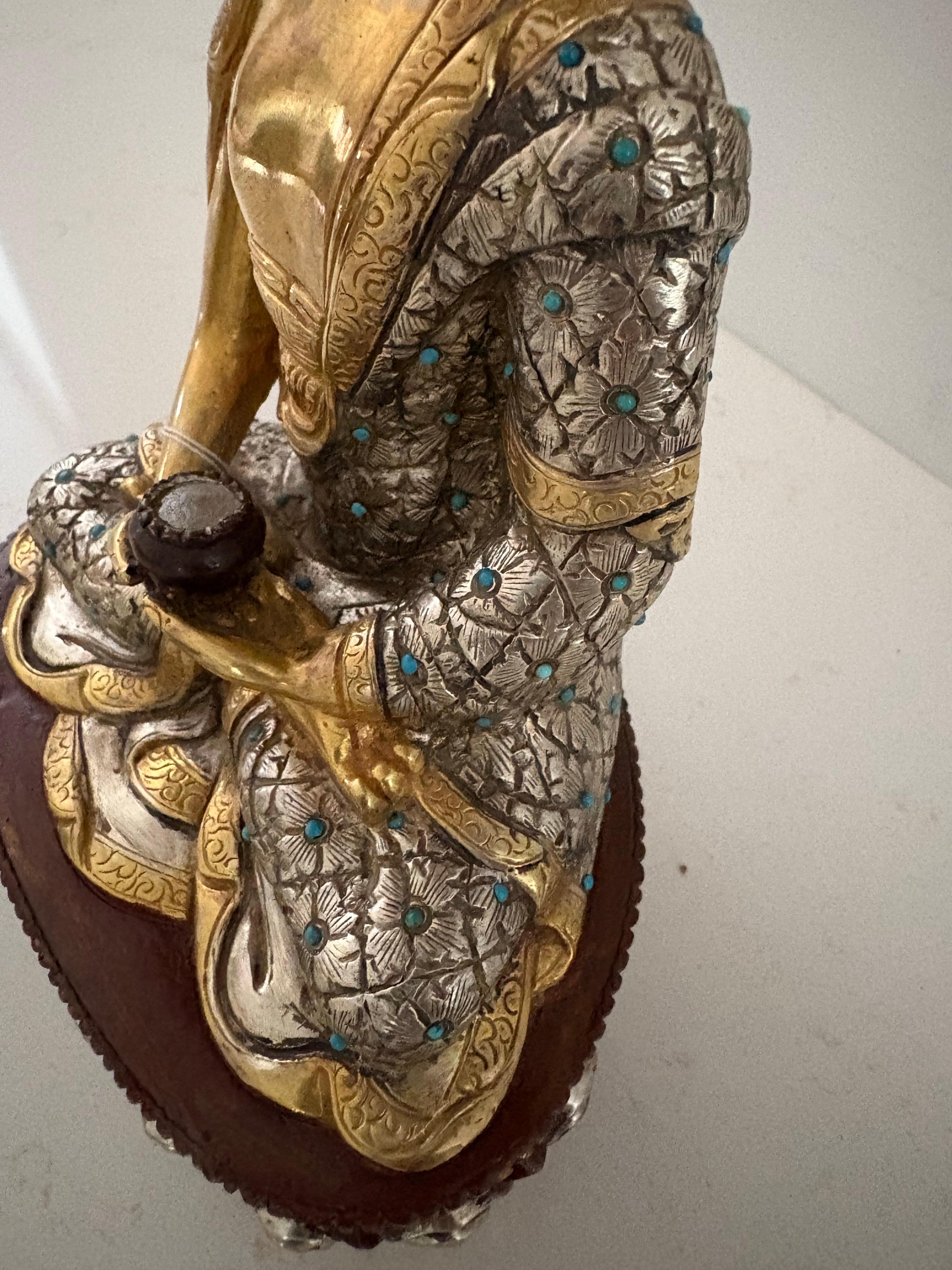 Statue de cinq bouddhas en or et argent fabriquée à la main selon le procédé de la cire perdue en vente 13