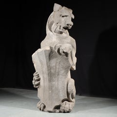 Heraldischer Löwenwächter; Ganzkörper-Gargoyle/groteske Bestie mit Schild