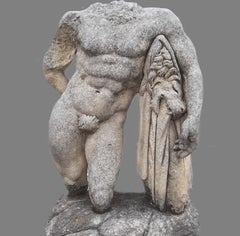  Hercule Sculpture italienne en pierre représentant un torse classique  avec base