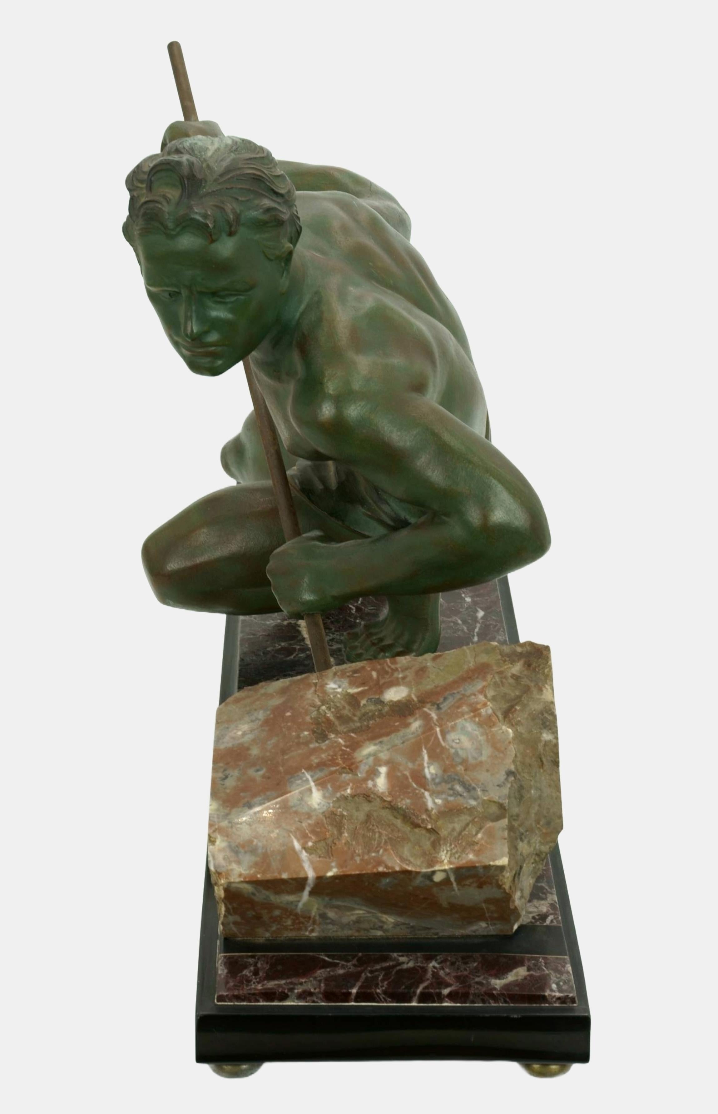 Trabajador heroico levantando un peñasco / - Héroe Moderno - 4