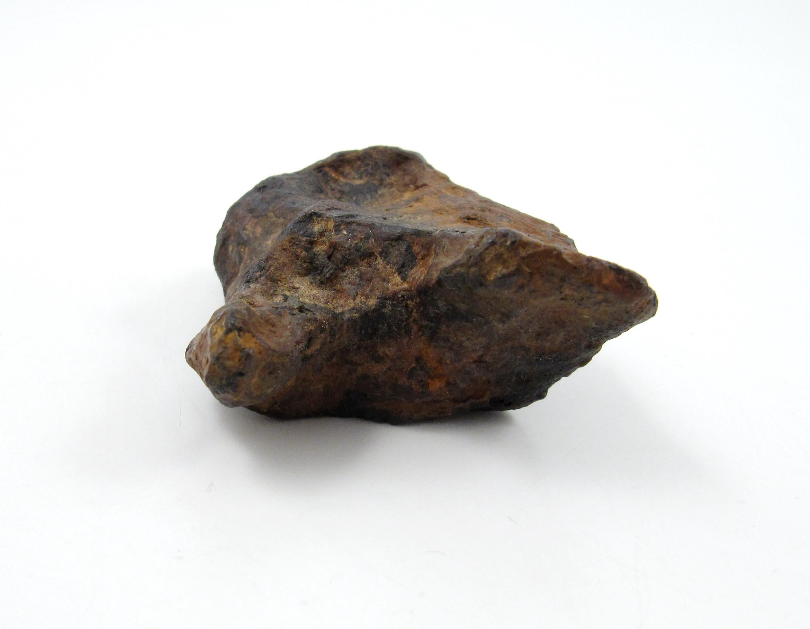 Meteorite Twannberg 128 grammes en forme de fer hexahedrite suisse façonné par la nature TW 1253  en vente 8