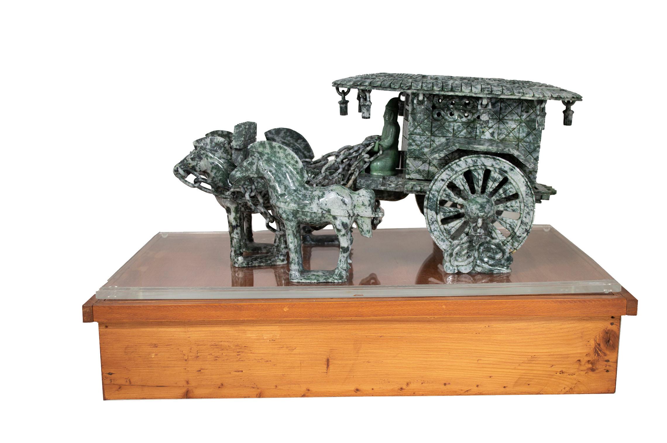 „Horse Carriage“, handgeschnitzte Jaguar-Jade aus China während des 20. Jahrhunderts (Braun), Figurative Sculpture, von Unknown