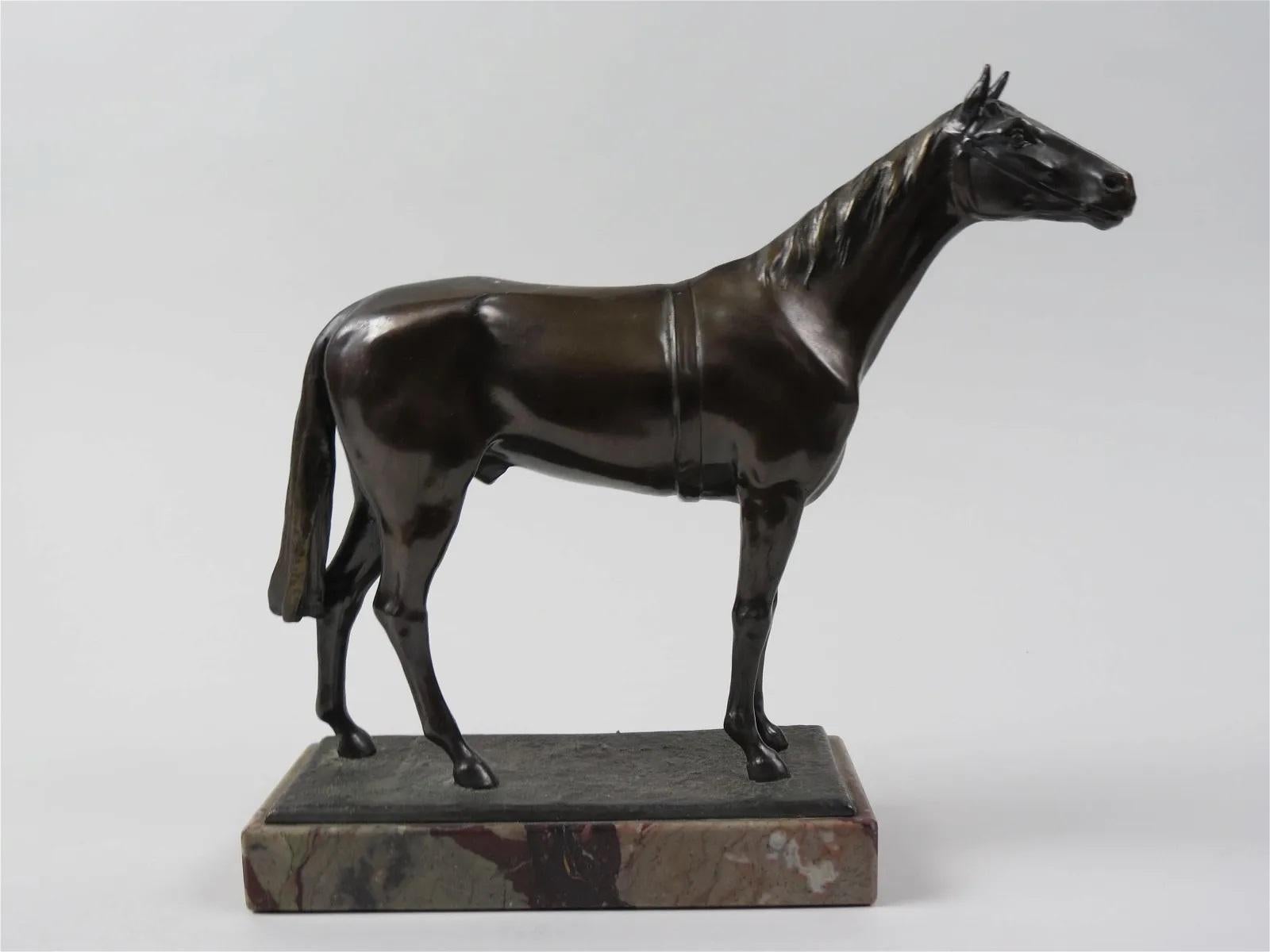 Unknown Figurative Sculpture – Pferd