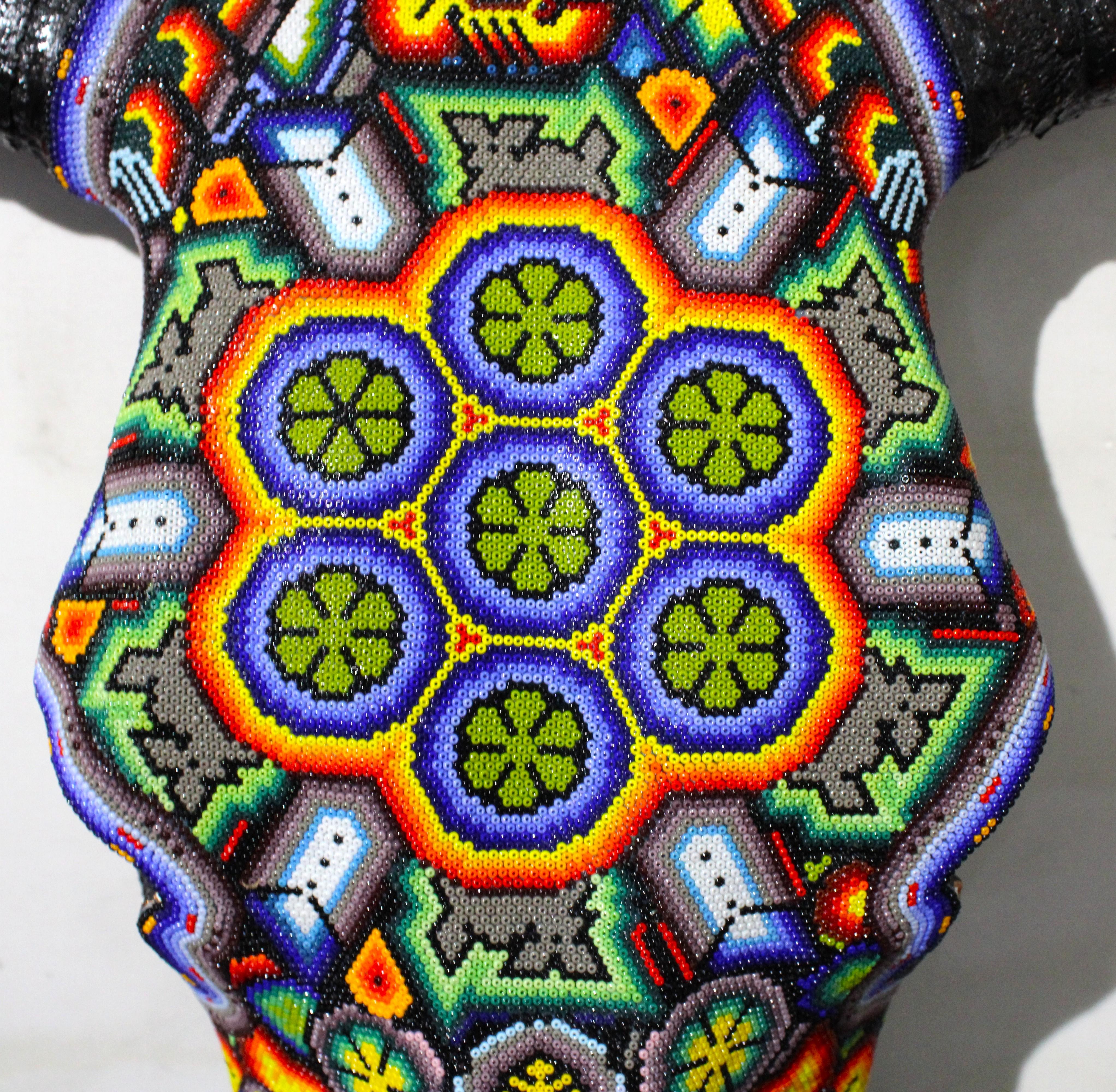 CRANIO DI TORO HUICHOL. . . . . - Sculpture Pop Art di Unknown