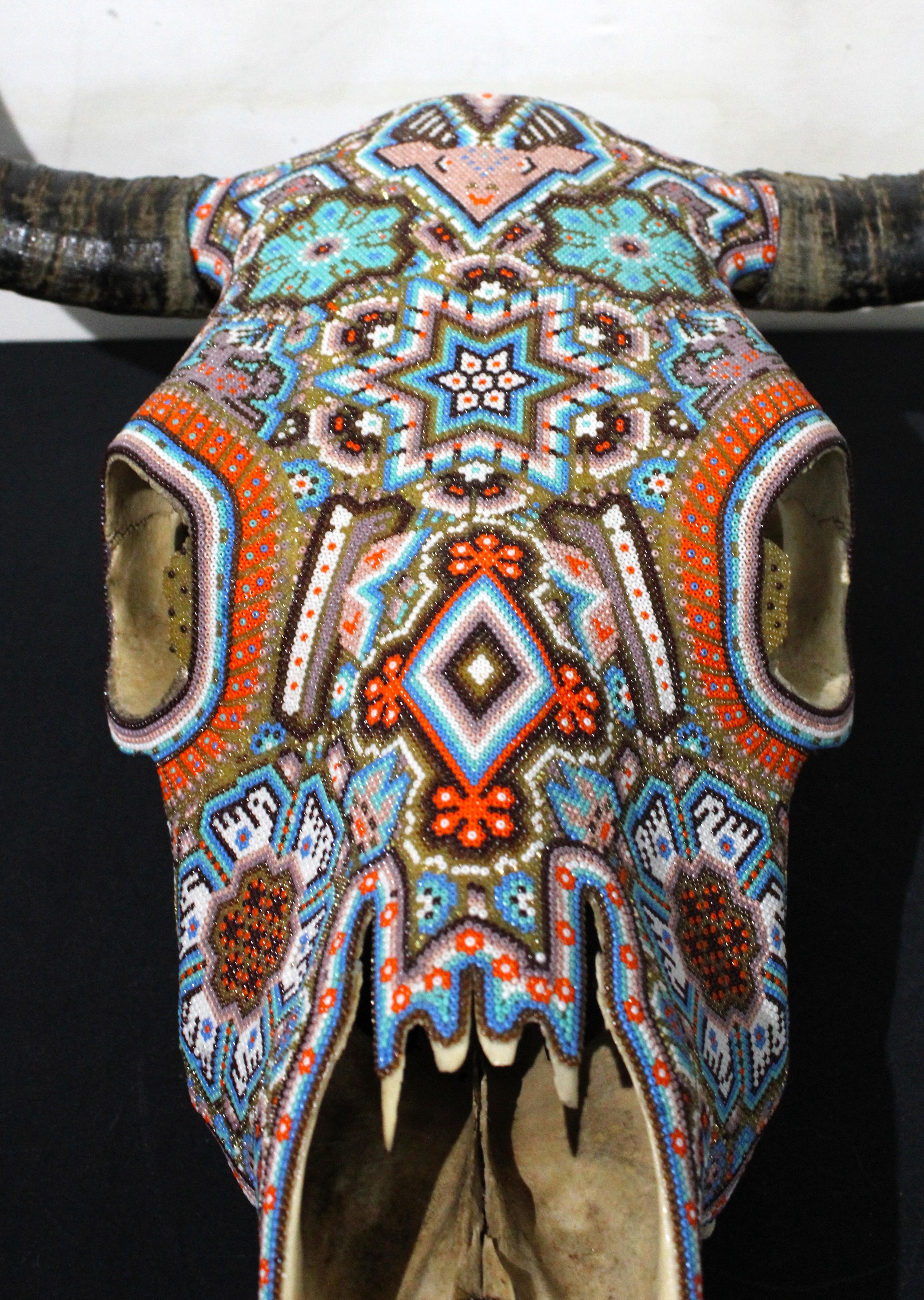 CRANIO DI TORO HUICHOL. . . . . . . - Sculpture Contemporaneo di Unknown
