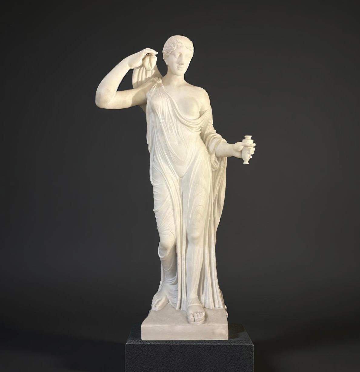 Imponente Scultura Neoclassica Italiana in Marmo Venere Genitrice XIX secolo