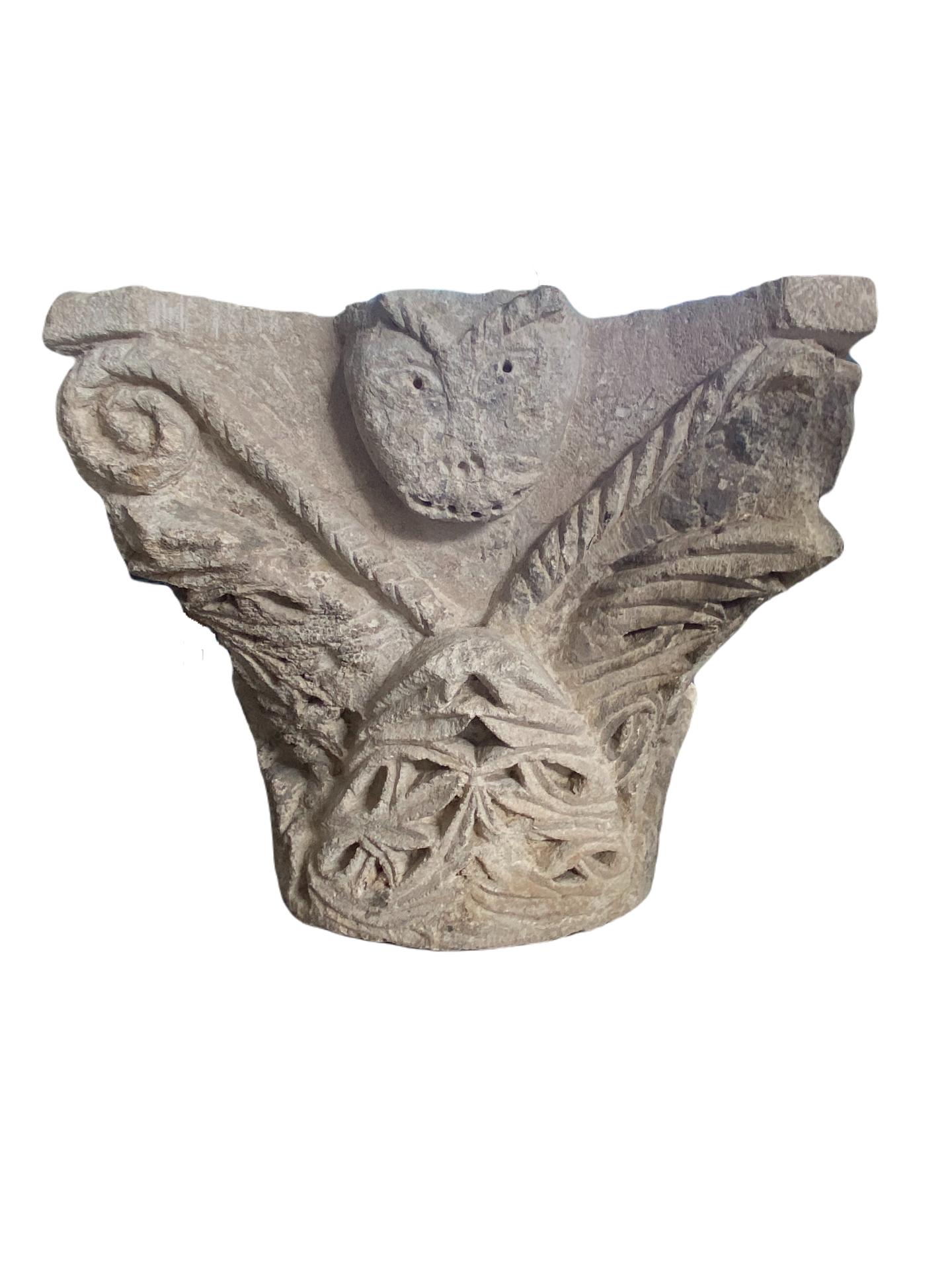 Unknown Figurative Sculpture - Important Romanesque capital