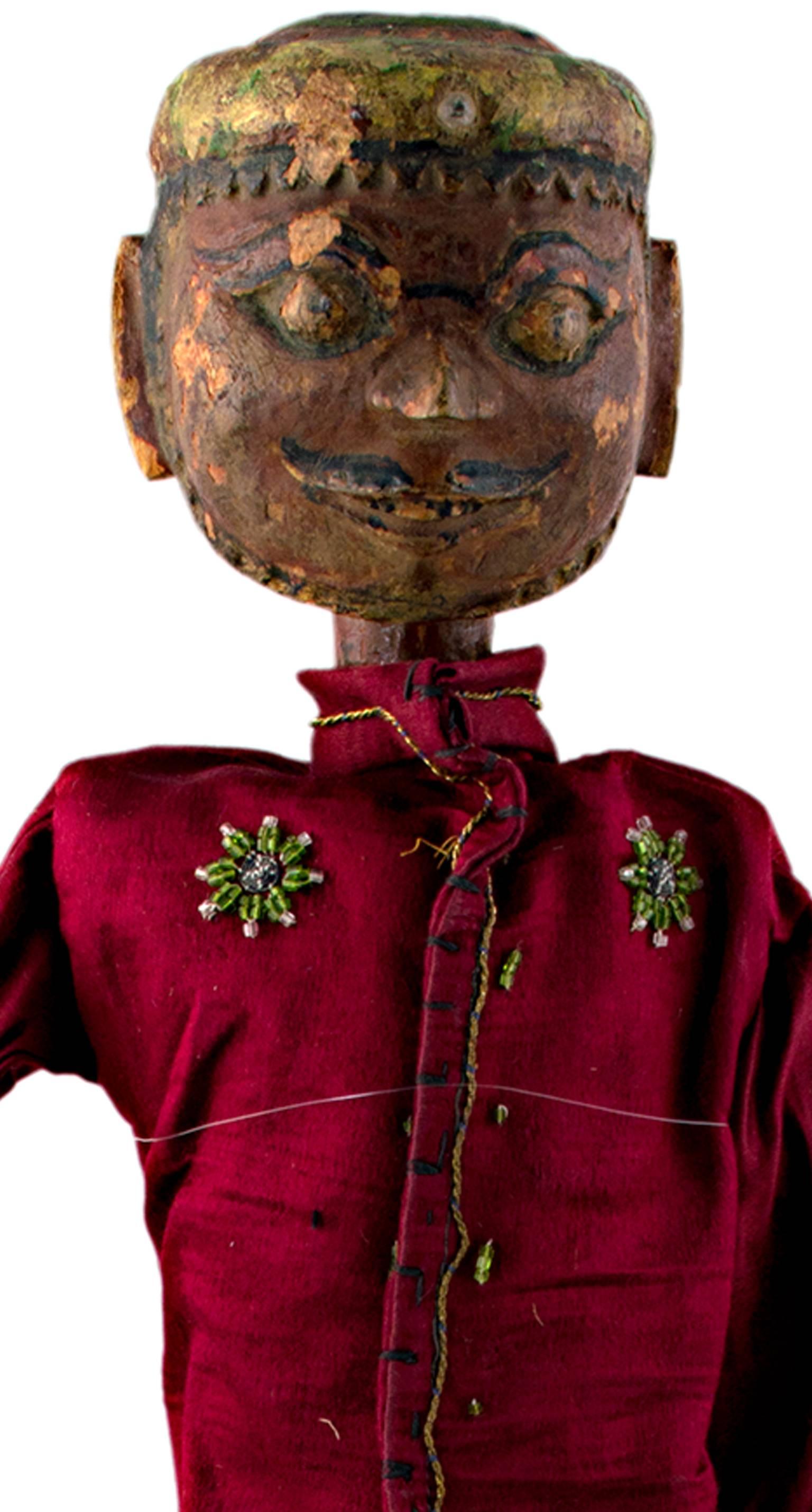 „ Indonesische Golek-Puppet (Male), „Handgefertigt mit geschnitztem, bemaltem Holz und Stoff – Sculpture von Unknown