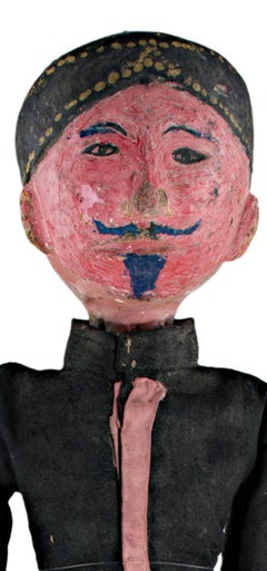 „Indonesische Golek-Puppet (Male),“ Handgefertigt mit geschnitztem, bemaltem Holz und Stoff