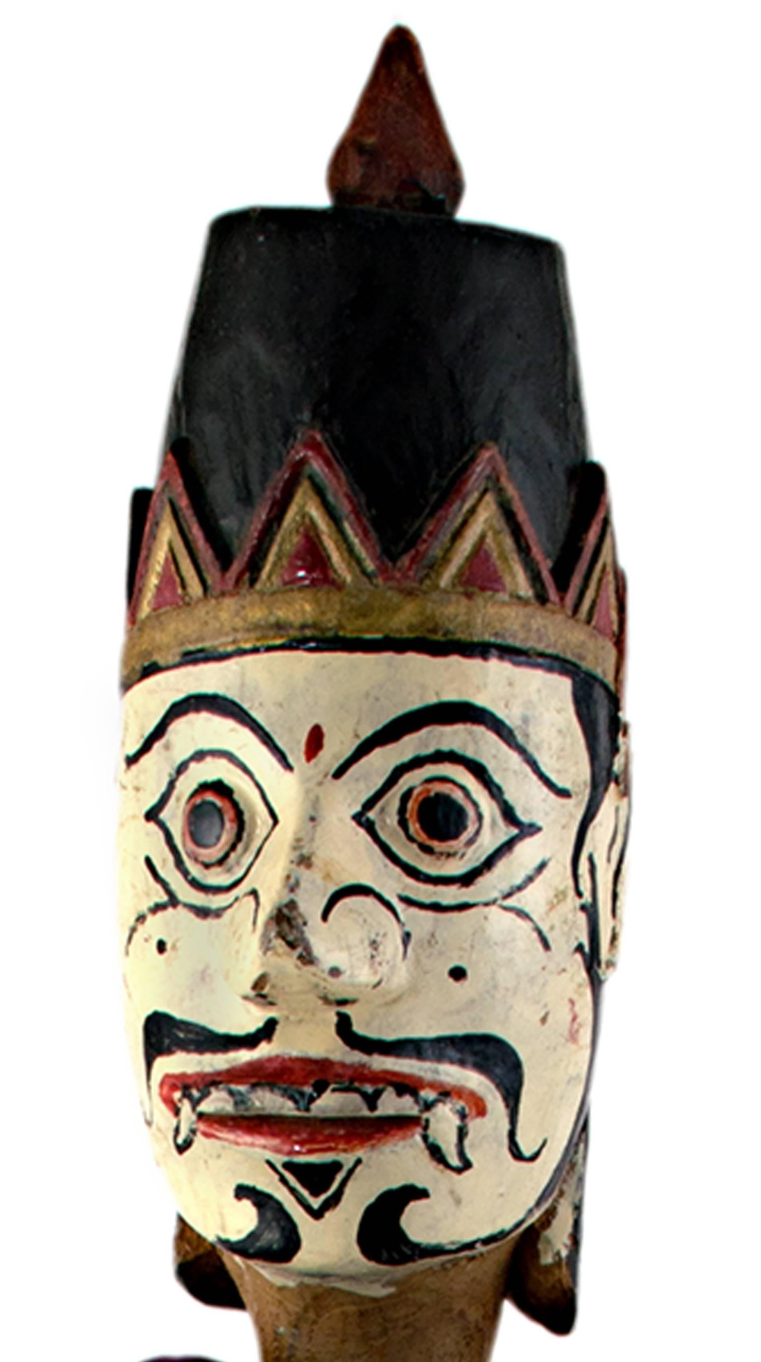 « Indonesian Golek Puppet (Male), fait à la main, sculpté, peint, bois et tissu c. 1900 - Sculpture de Unknown