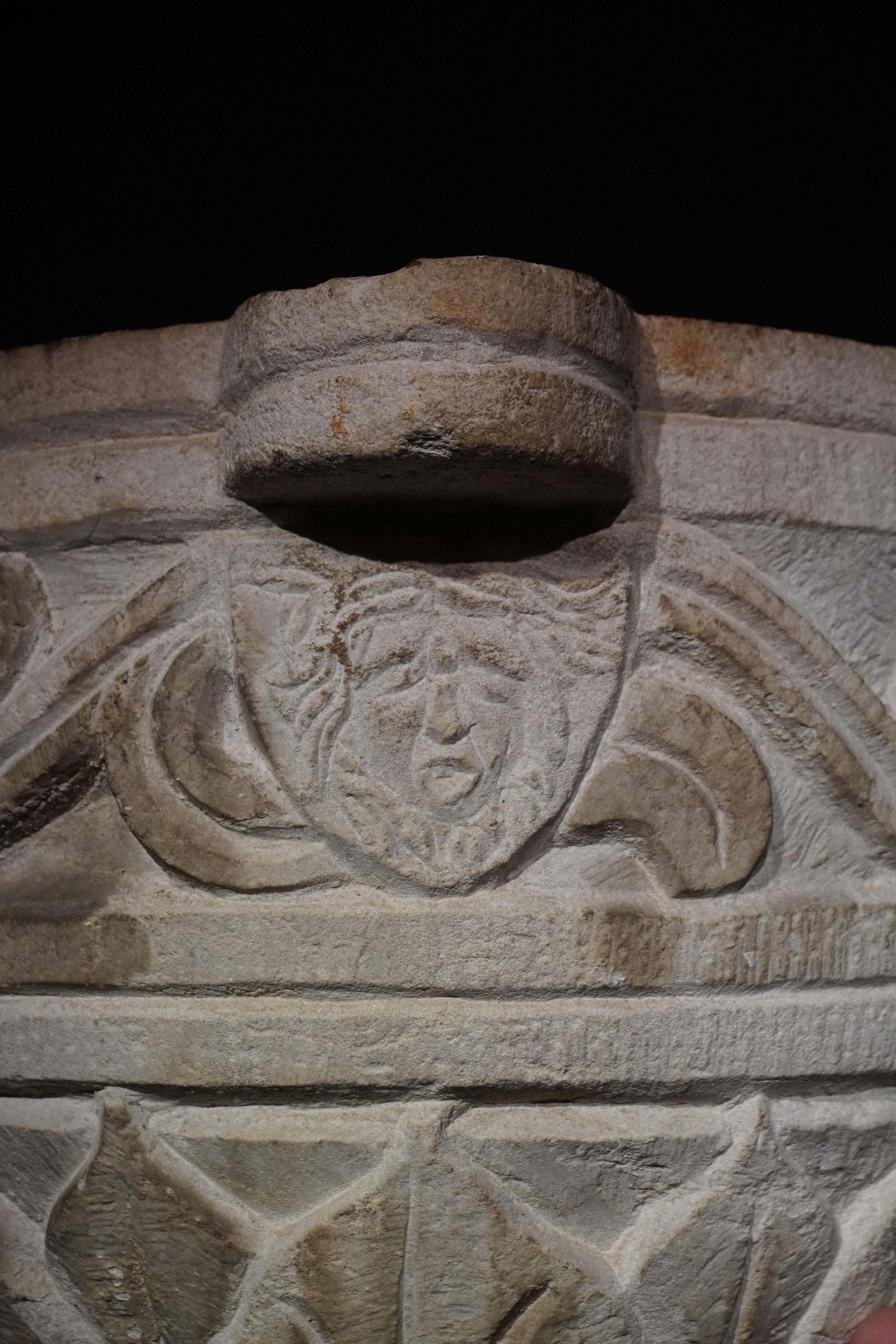 Italienische ANTIQUE-MORtar aus Italien mit farbigen DECORAtionen VON ANTIQUE-MORTAR 1
