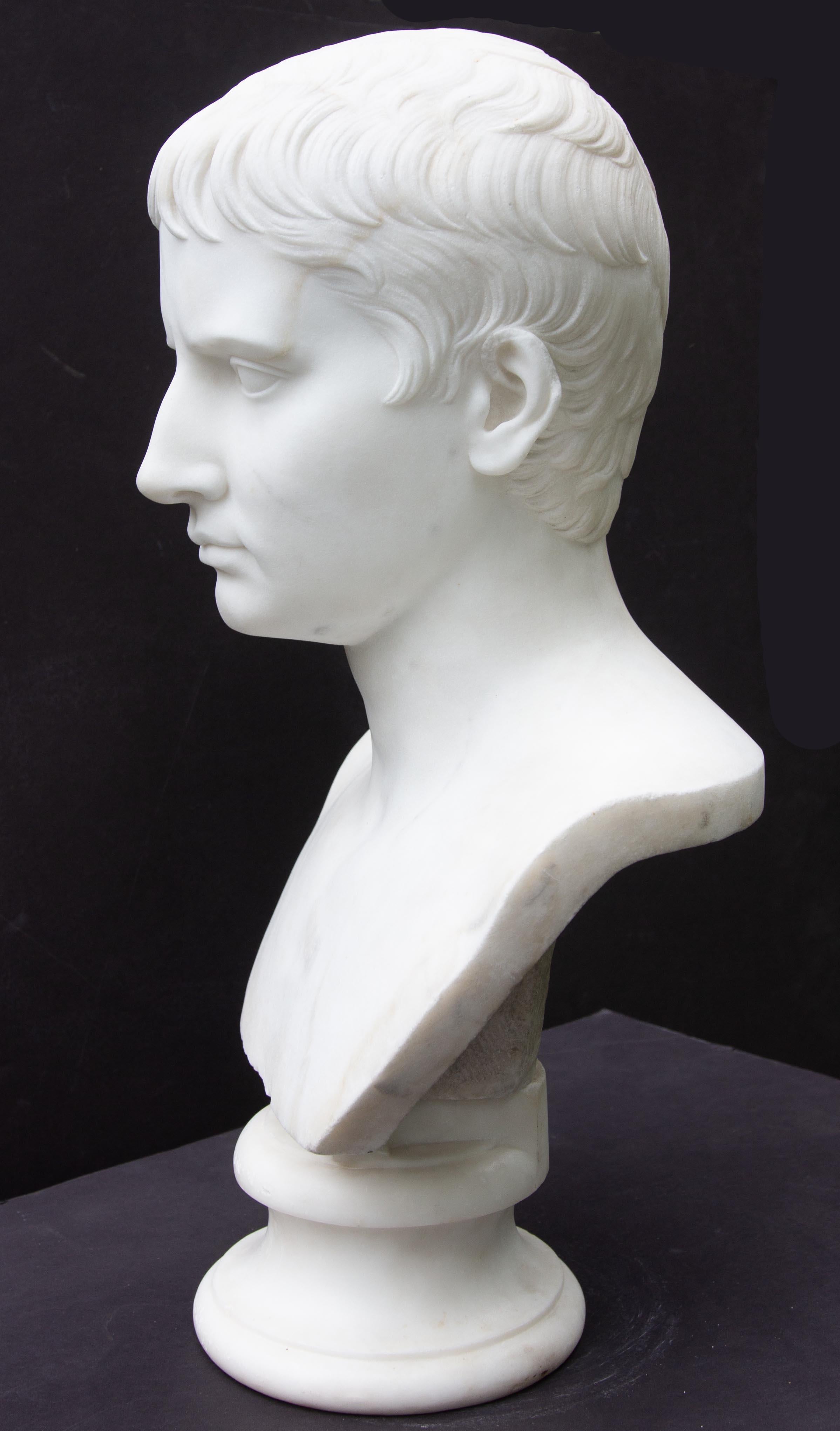 Busto in marmo di Augusto Cesare di Carrara del 19° secolo - Nude Sculpture Grigio di Unknown