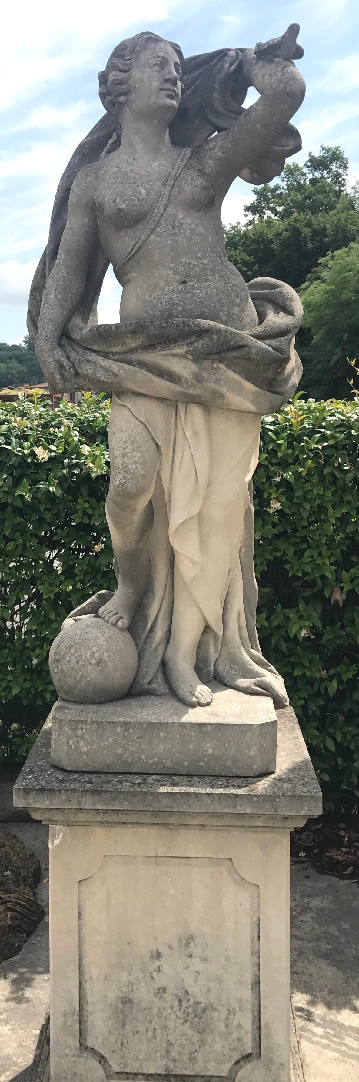 Italienische Garten-Skulpturen aus Kalkstein von Aria a  Römische Göttin   – Sculpture von Unknown