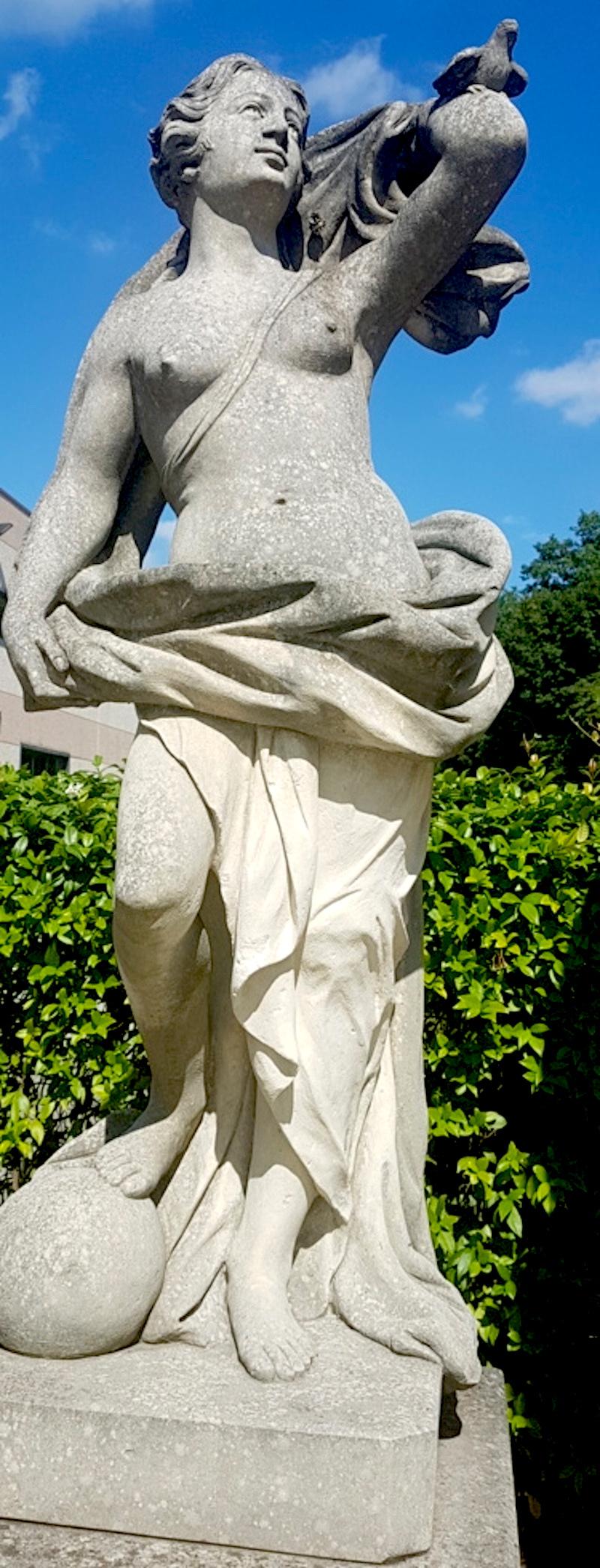 Finely carved mythological subject in Lecce limestone of Aria a  Roman Goddness .
 Excellent condition from an estate of Veneto.

Measurements: Statue cm 160, base cm 85.